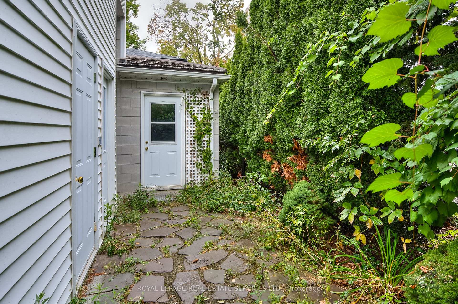 Photo 7 of 19 Clarence Place, Kitchener — HOMEH