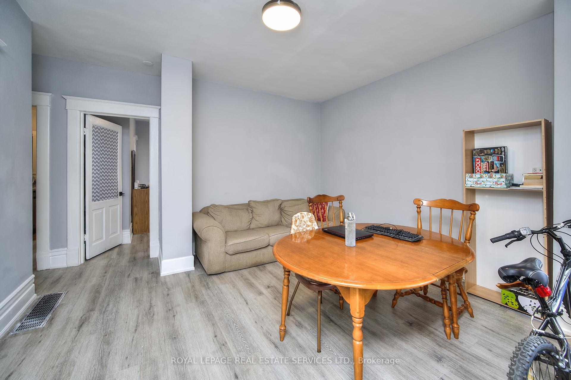 Photo 8 of 19 Clarence Place, Kitchener — HOMEH