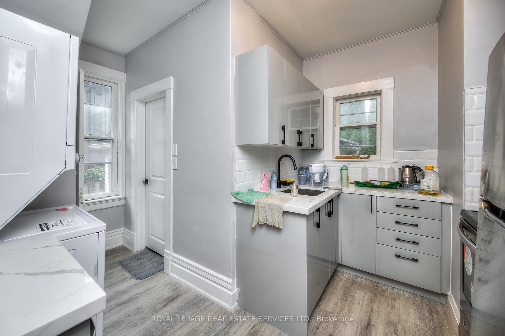 Photo 10 of 19 Clarence Place, Kitchener — HOMEH