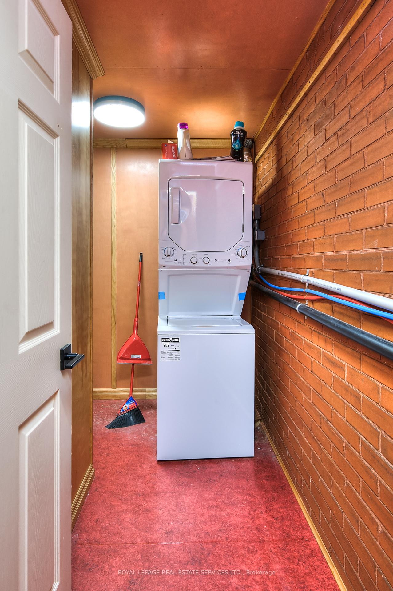 Photo 16 of 19 Clarence Place, Kitchener — HOMEH