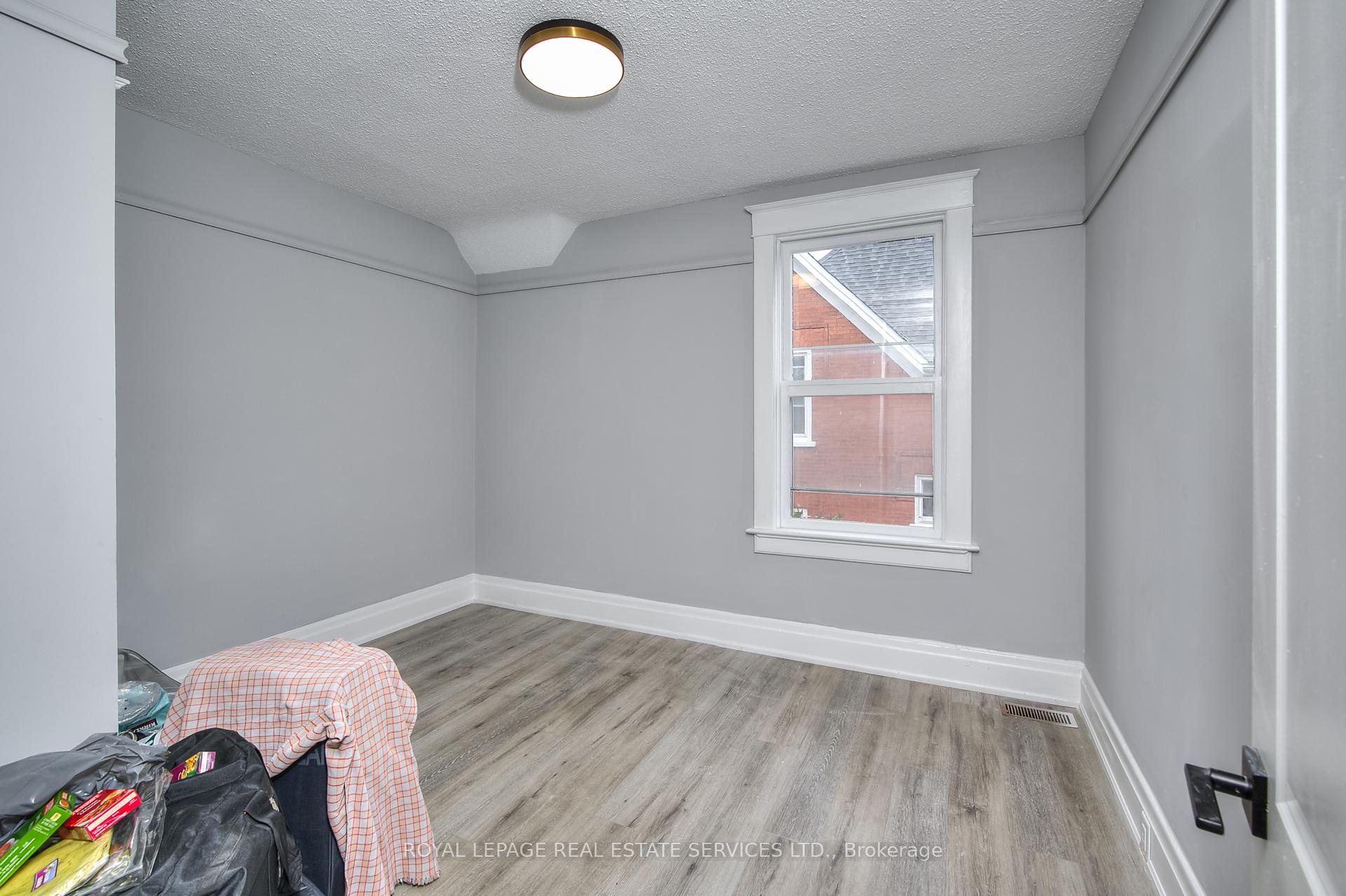 Photo 23 of 19 Clarence Place, Kitchener — HOMEH