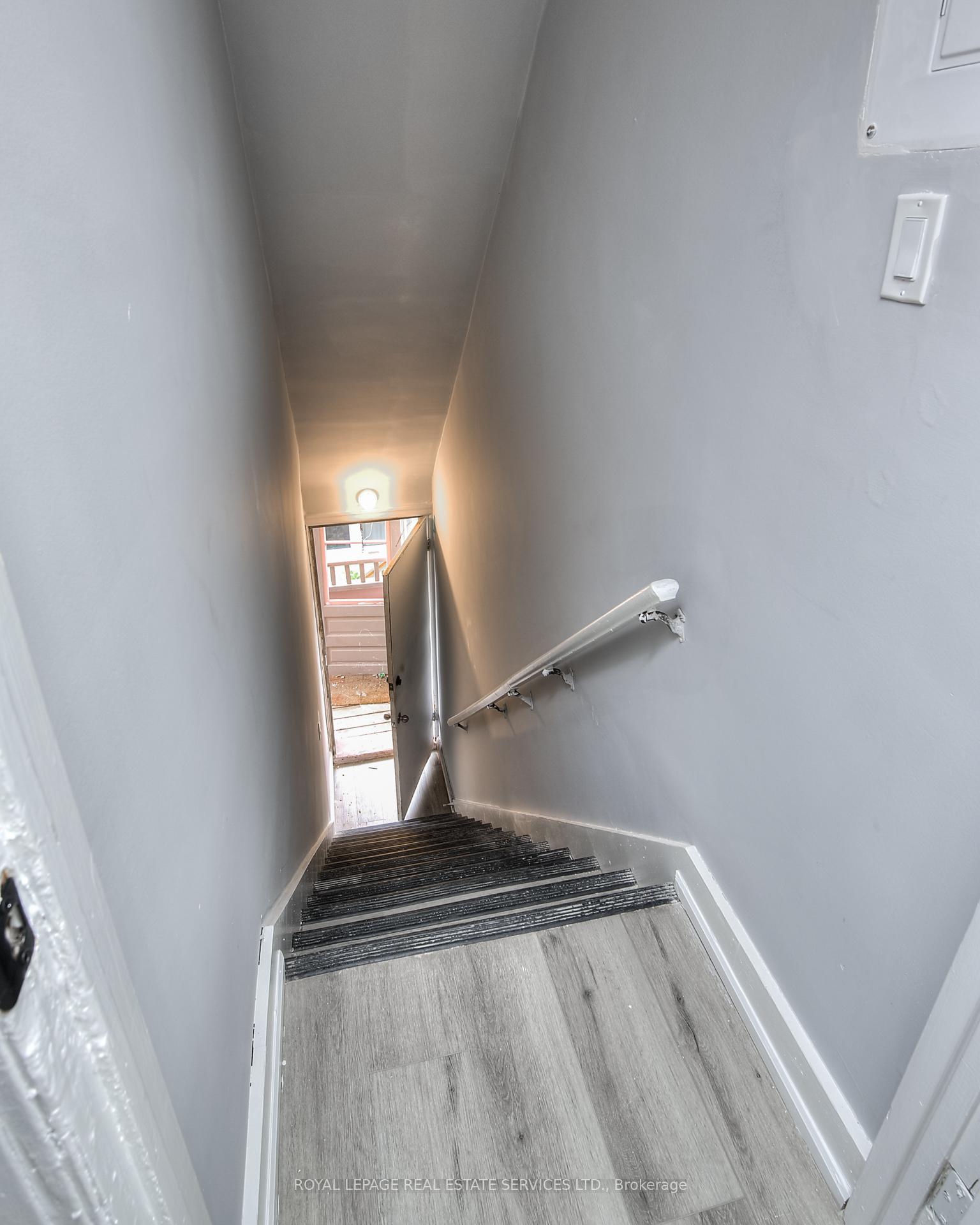 Photo 24 of 19 Clarence Place, Kitchener — HOMEH