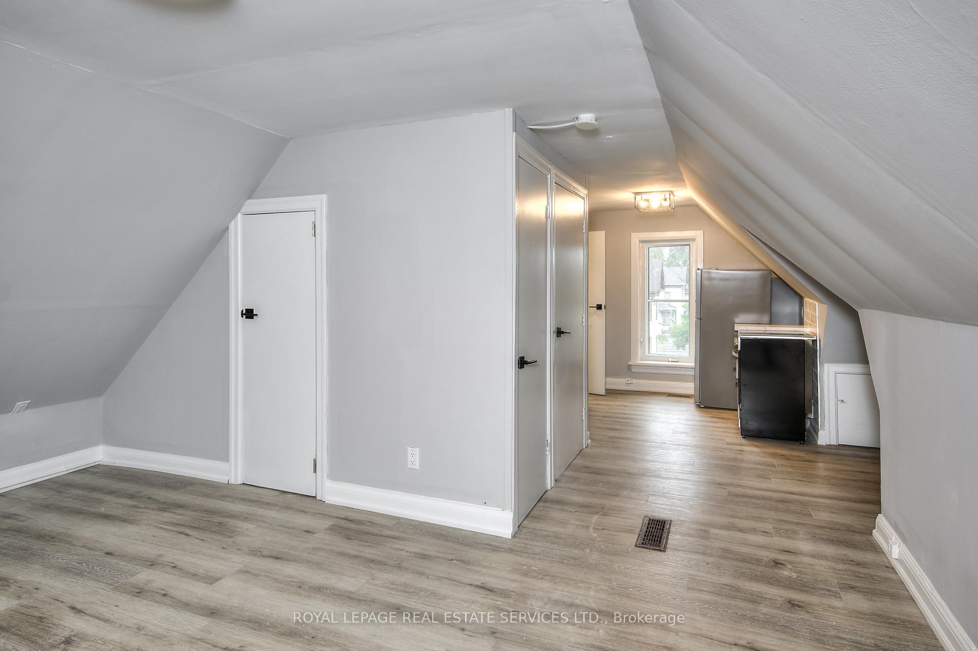 Photo 26 of 19 Clarence Place, Kitchener — HOMEH