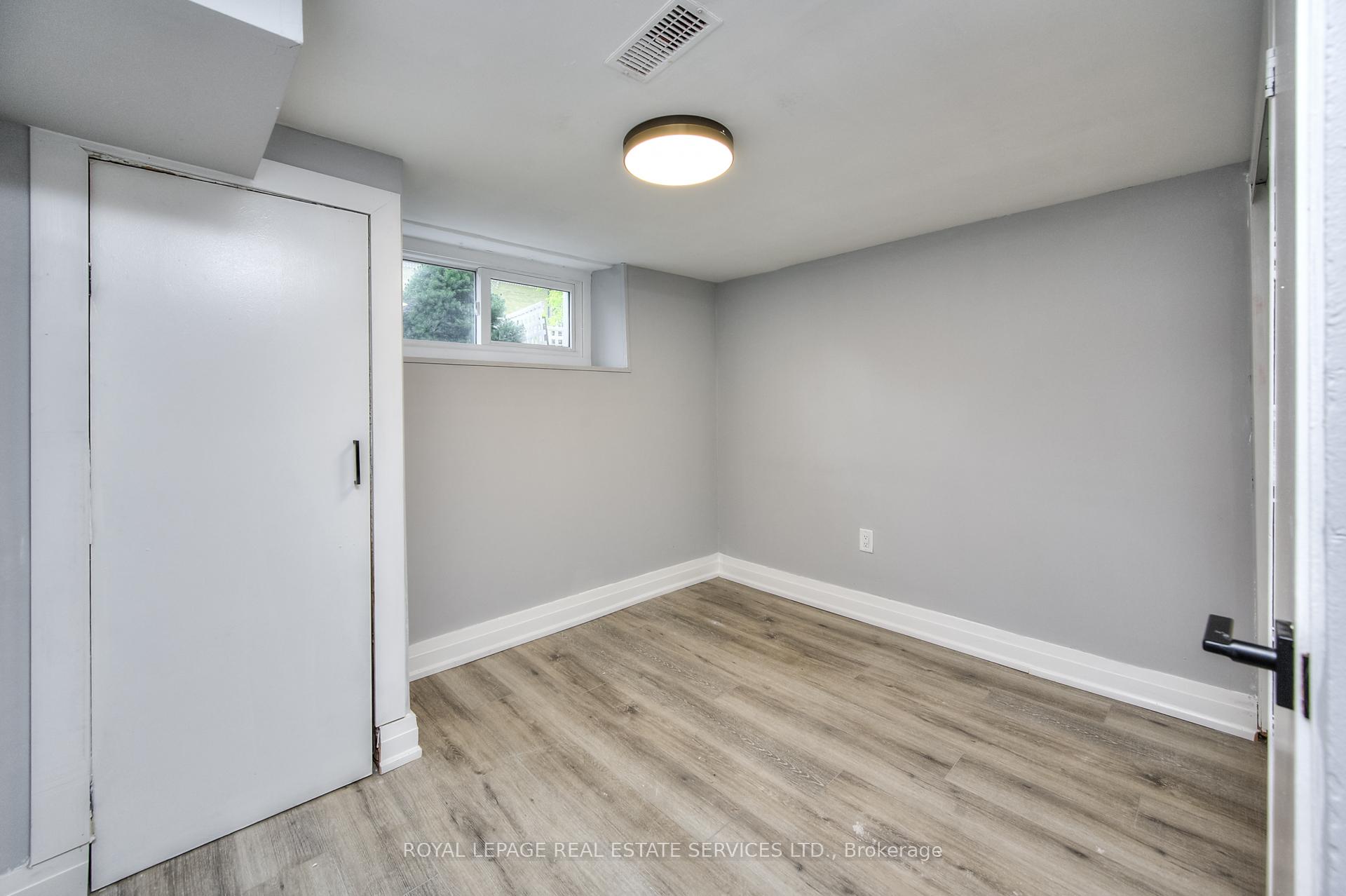 Photo 33 of 19 Clarence Place, Kitchener — HOMEH