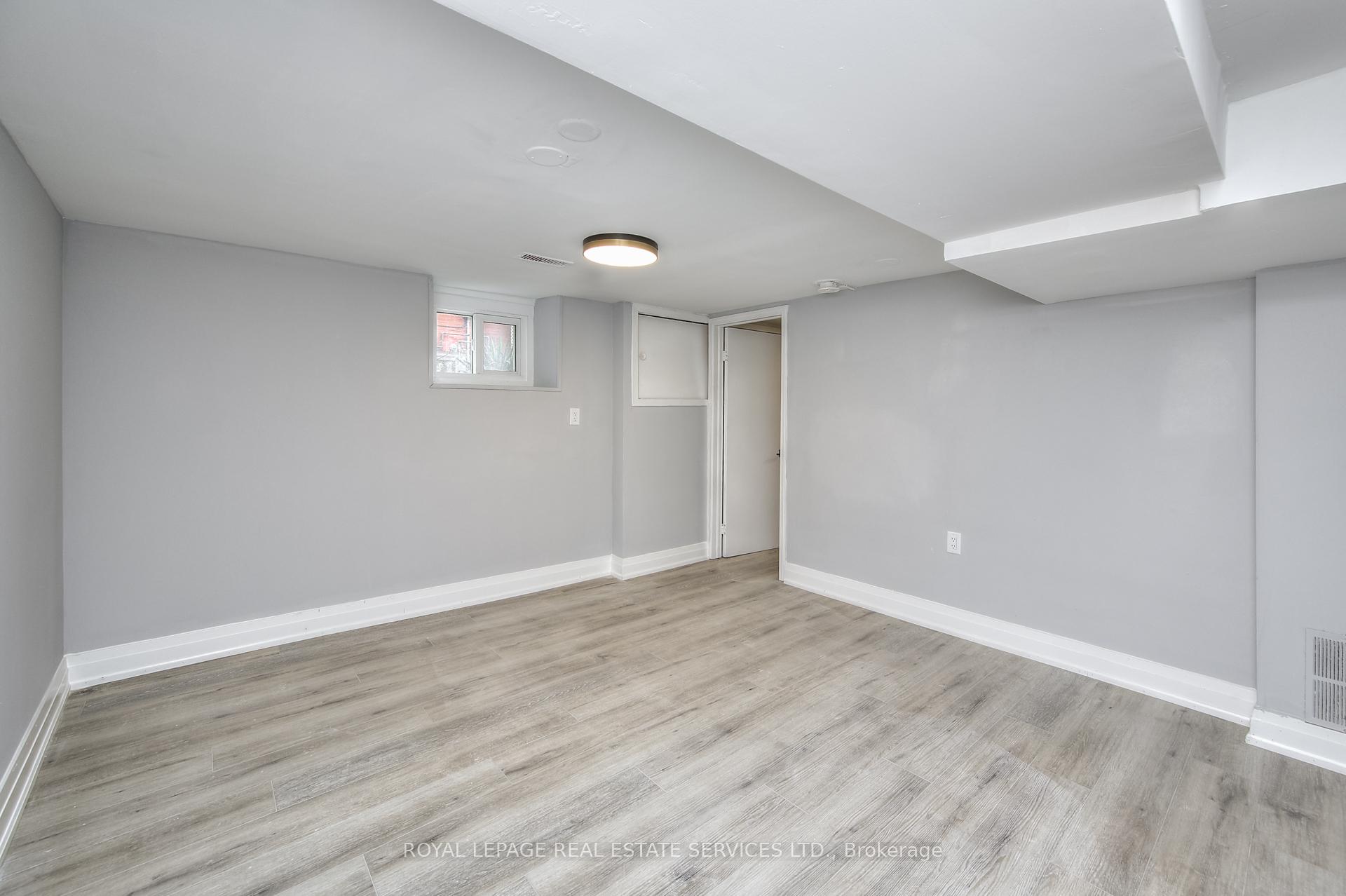 Photo 35 of 19 Clarence Place, Kitchener — HOMEH
