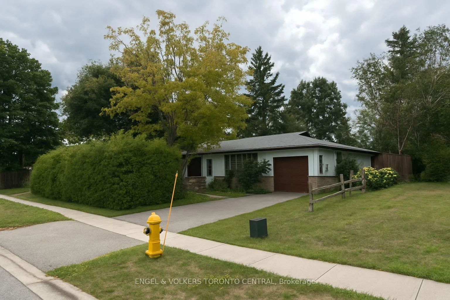 Photo 3 of 231 Pine Drive, Barrie, Bayshore — HOMEH