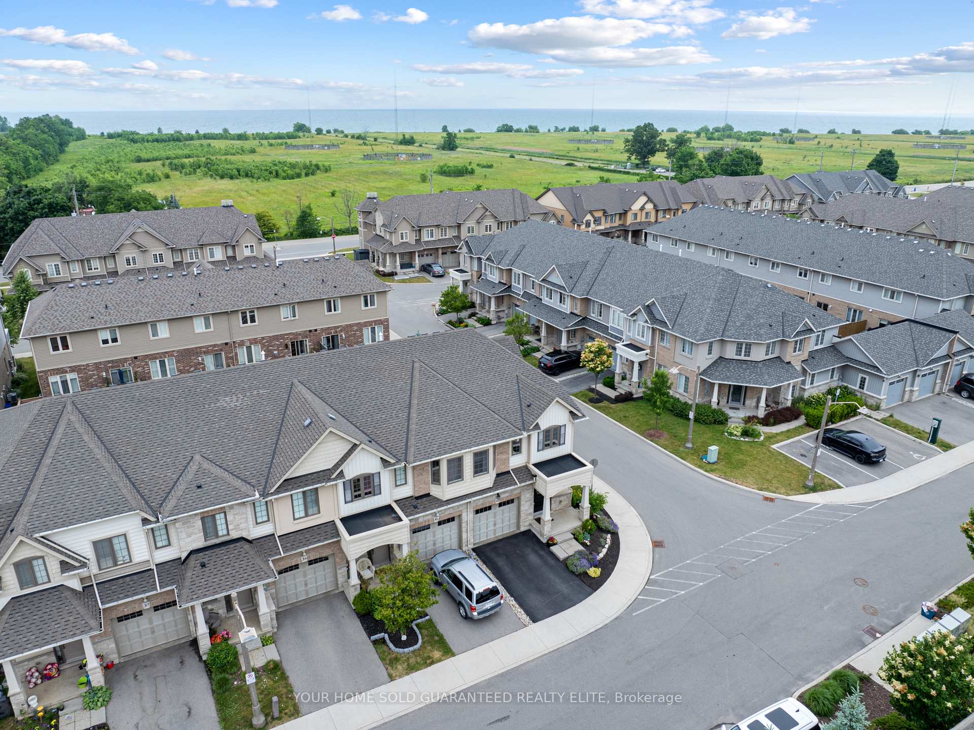 Front of 43 Dunrobin Lane