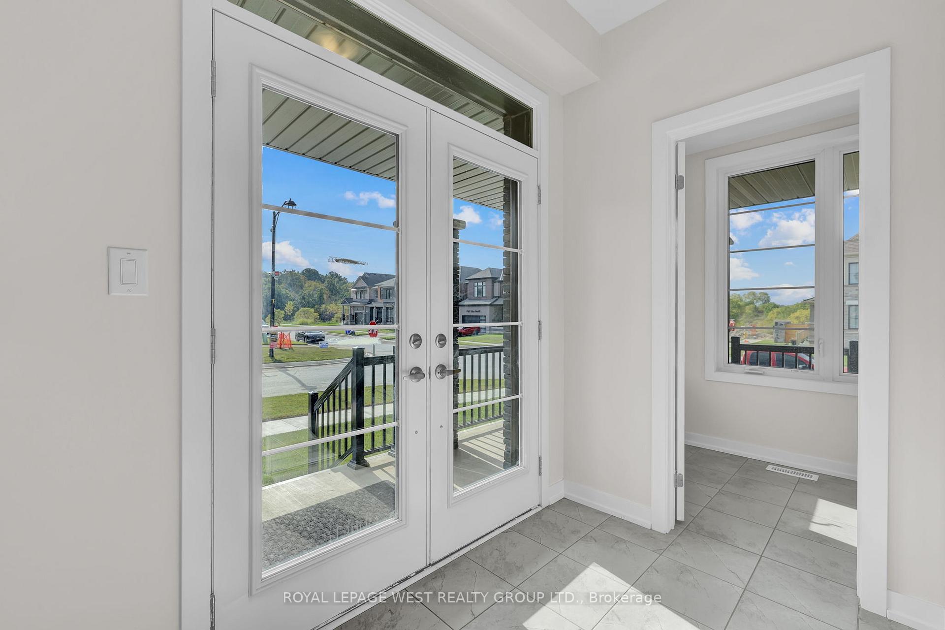 Photo 3 of 124 Lilac Circle, Haldimand — HOMEH