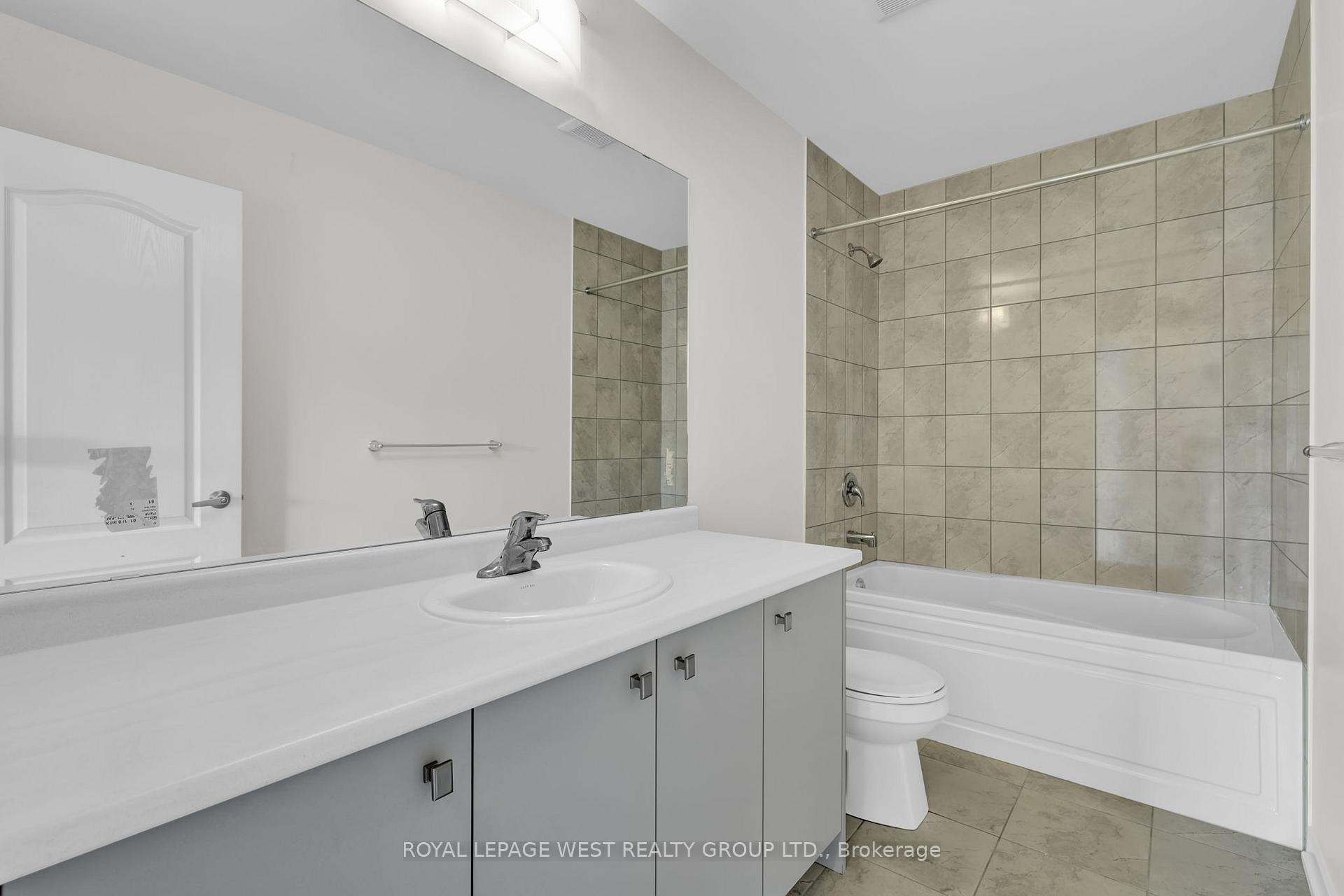 Photo 11 of 124 Lilac Circle, Haldimand — HOMEH
