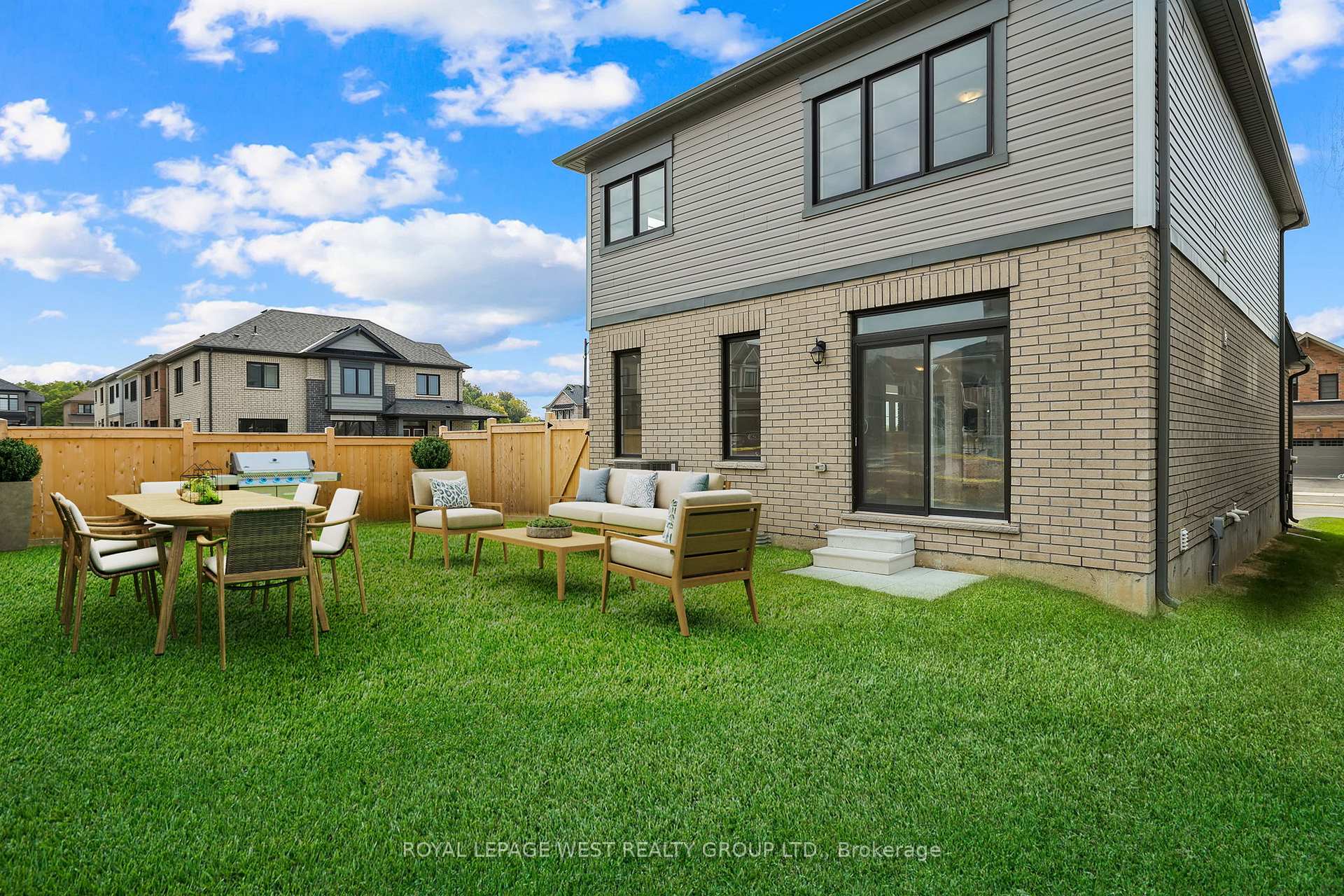 Photo 15 of 124 Lilac Circle, Haldimand — HOMEH