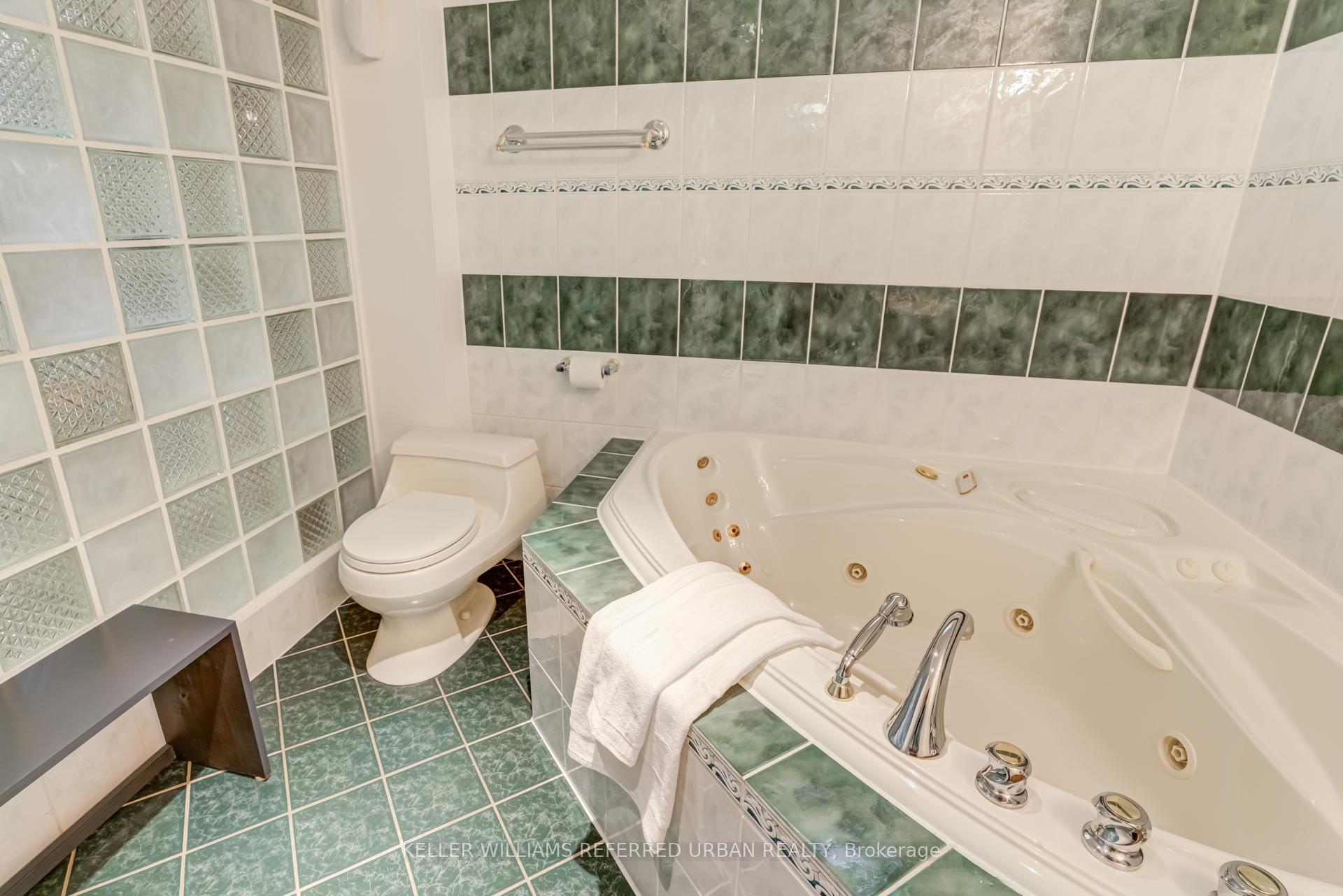 Photo 38 of 105 White Pine Crescent, Pickering, Highbush — HOMEH