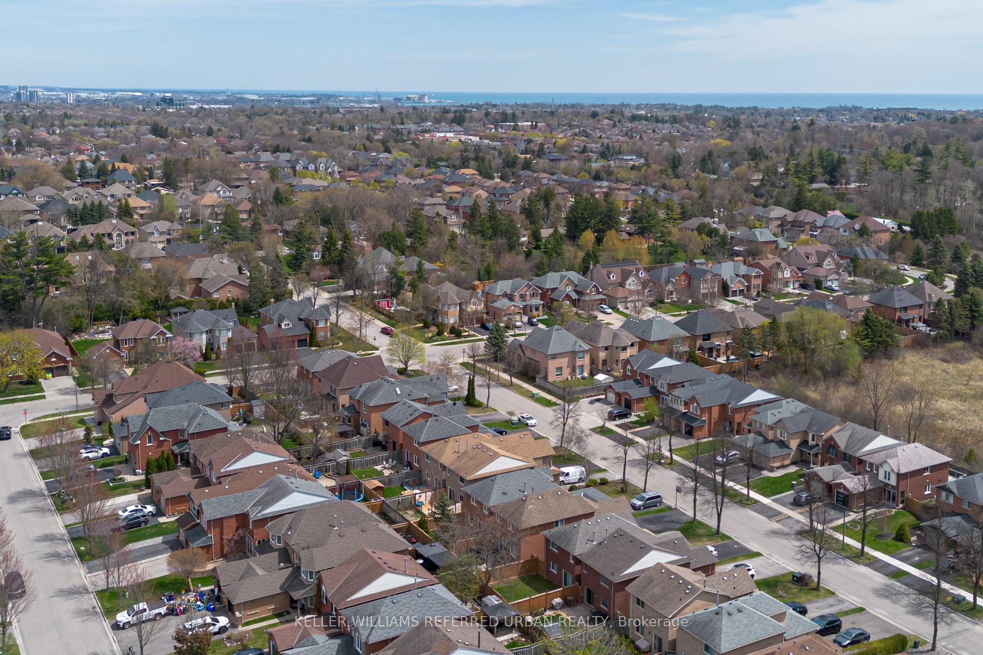 Photo 48 of 105 White Pine Crescent, Pickering, Highbush — HOMEH