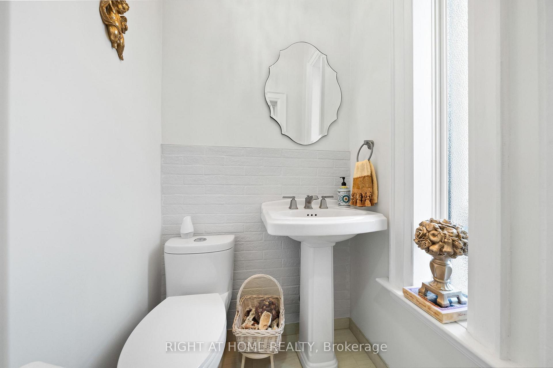 Photo 2 of 403 Hess Street S, Hamilton, Durand — HOMEH