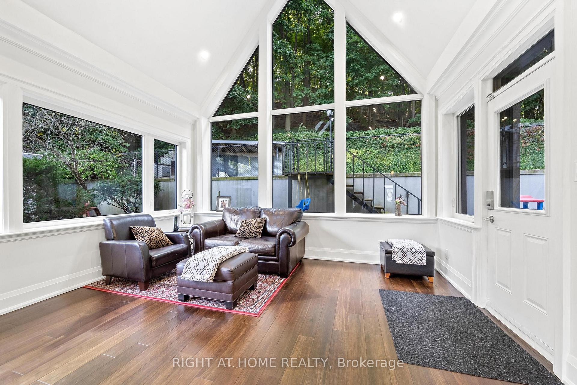 Photo 15 of 403 Hess Street S, Hamilton, Durand — HOMEH