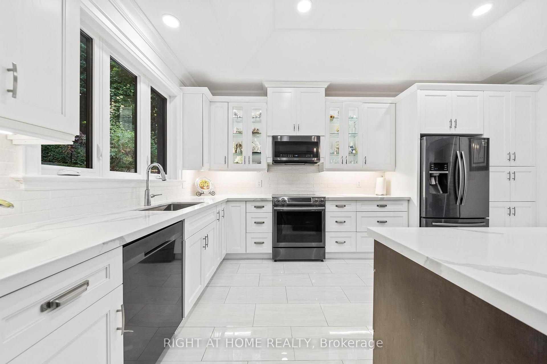 Photo 20 of 403 Hess Street S, Hamilton, Durand — HOMEH