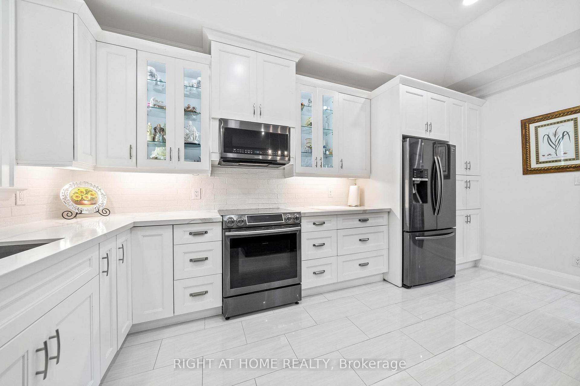 Photo 19 of 403 Hess Street S, Hamilton, Durand — HOMEH