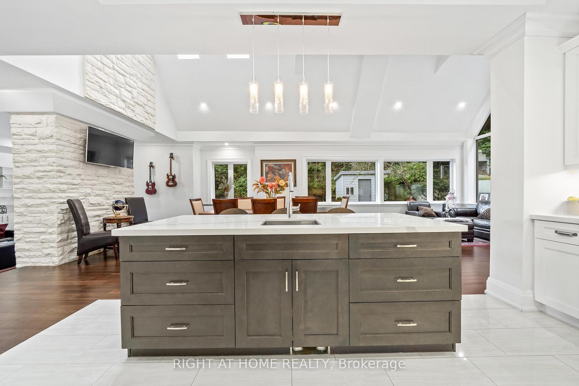 Photo 21 of 403 Hess Street S, Hamilton, Durand — HOMEH