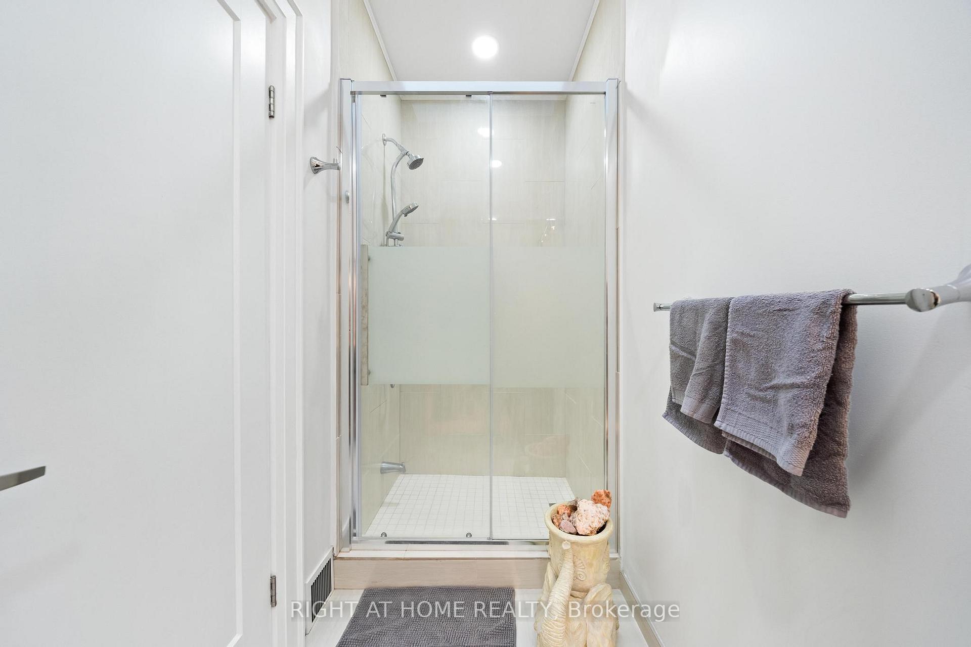 Photo 24 of 403 Hess Street S, Hamilton, Durand — HOMEH