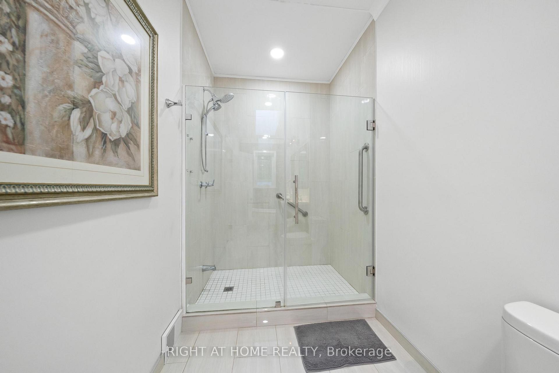 Photo 32 of 403 Hess Street S, Hamilton, Durand — HOMEH