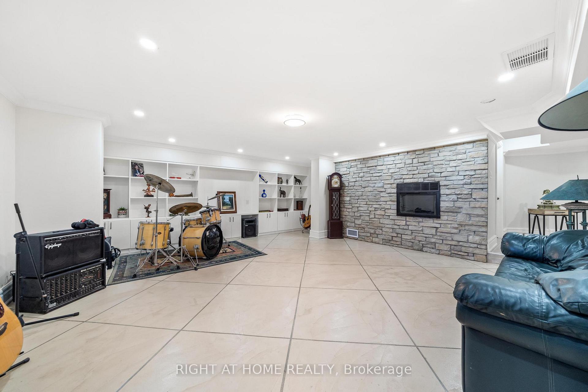 Photo 38 of 403 Hess Street S, Hamilton, Durand — HOMEH
