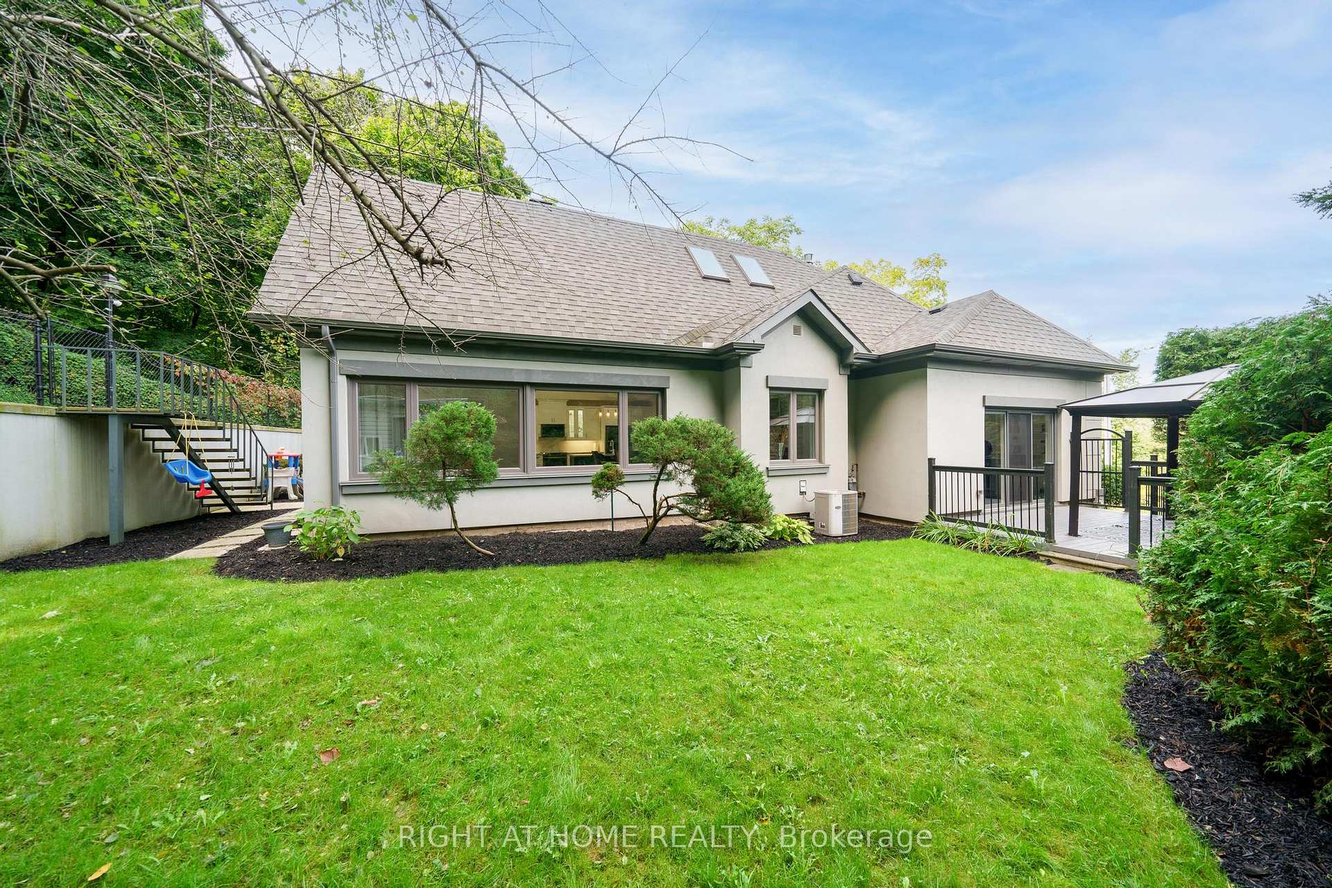 Photo 43 of 403 Hess Street S, Hamilton, Durand — HOMEH