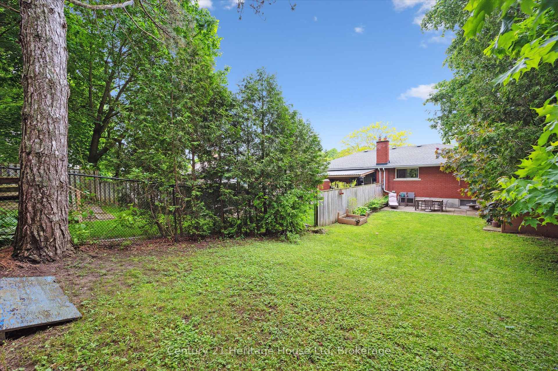 Photo 32 of 131 Waverley Drive, Guelph, Riverside Park — HOMEH