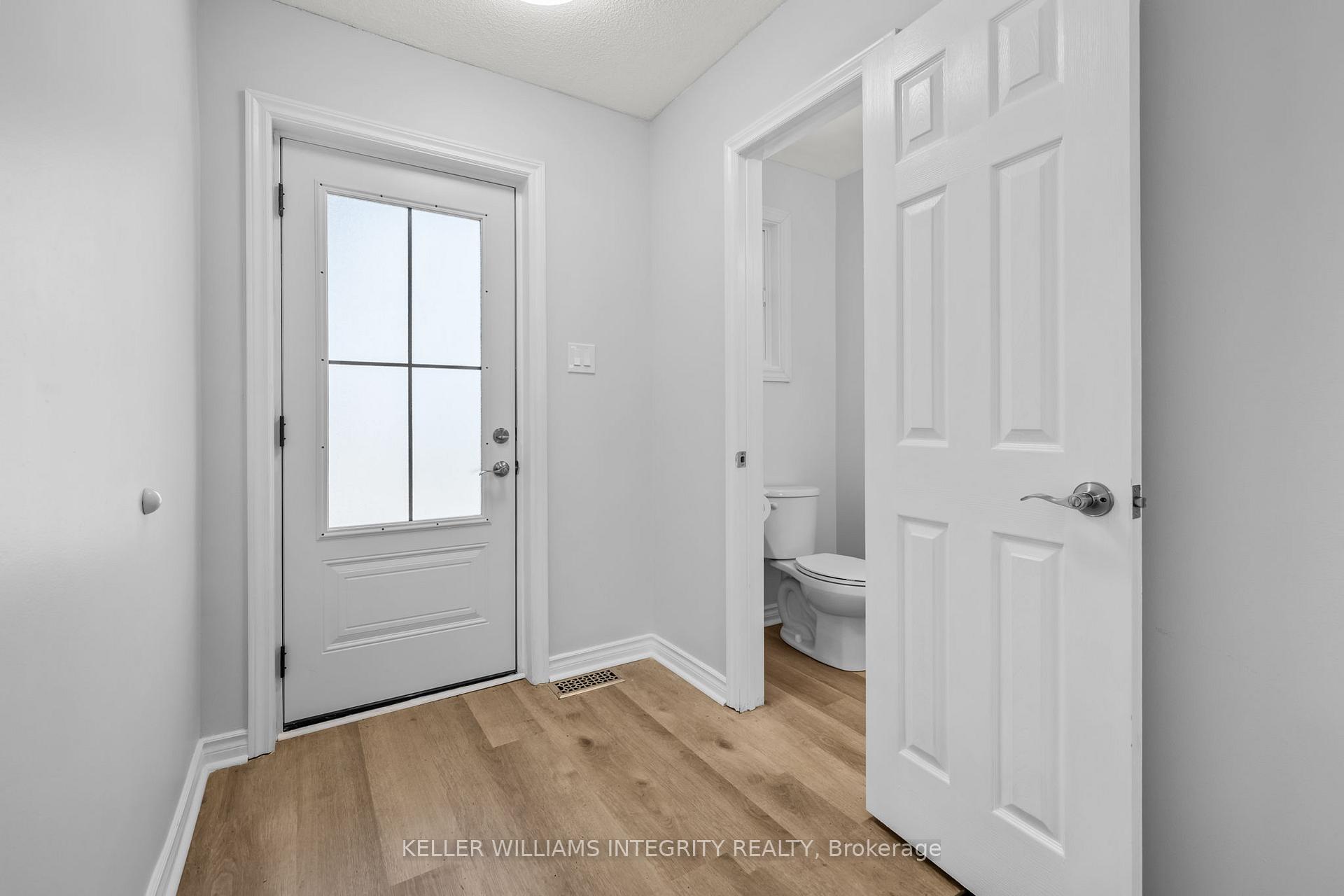 Photo 3 of 11 Willowview Way, Ottawa, Barrhaven - On the Green — HOMEH