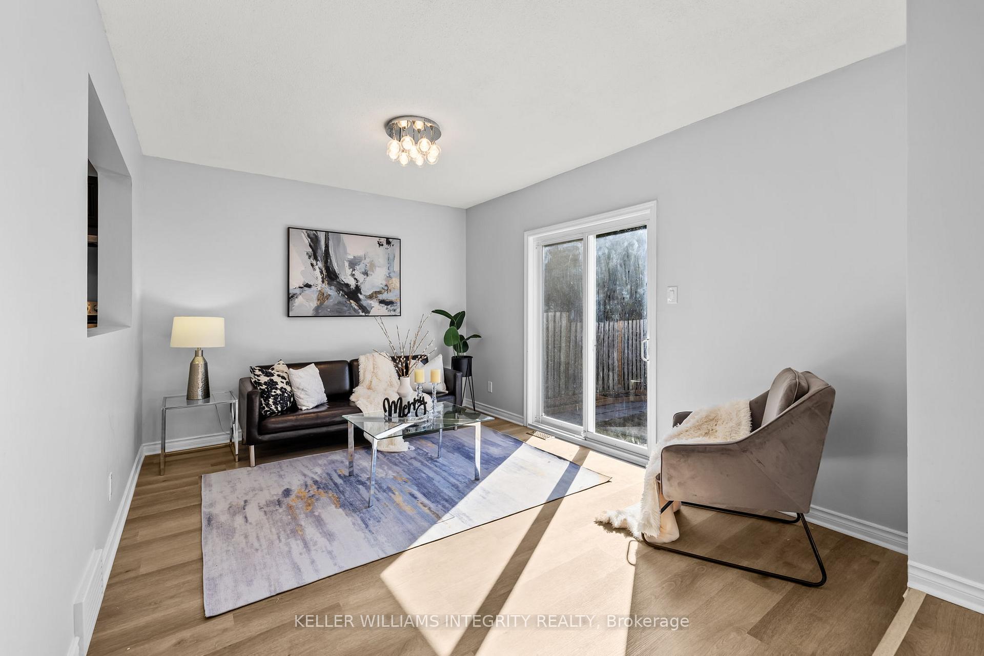 Photo 4 of 11 Willowview Way, Ottawa, Barrhaven - On the Green — HOMEH