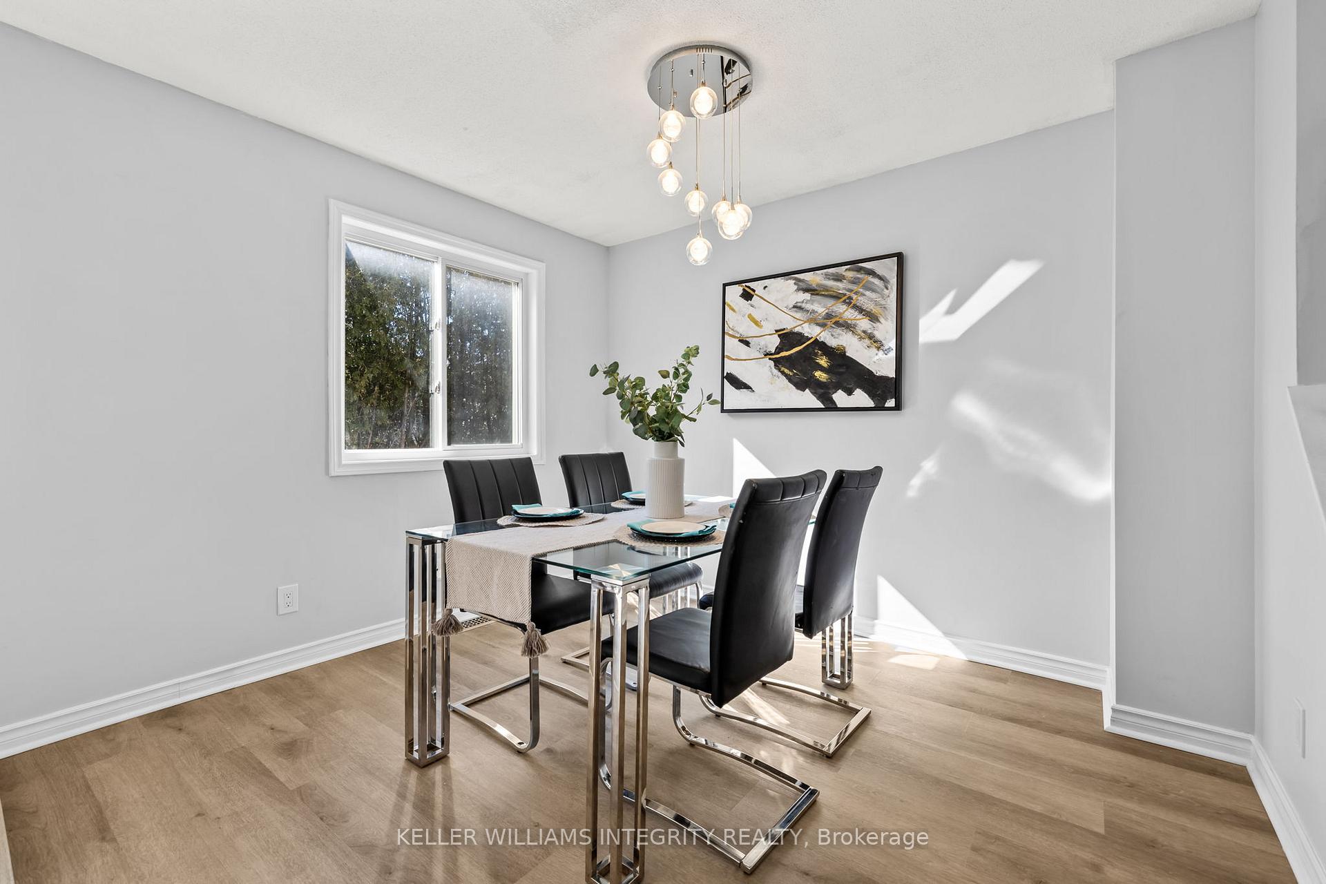 Photo 6 of 11 Willowview Way, Ottawa, Barrhaven - On the Green — HOMEH