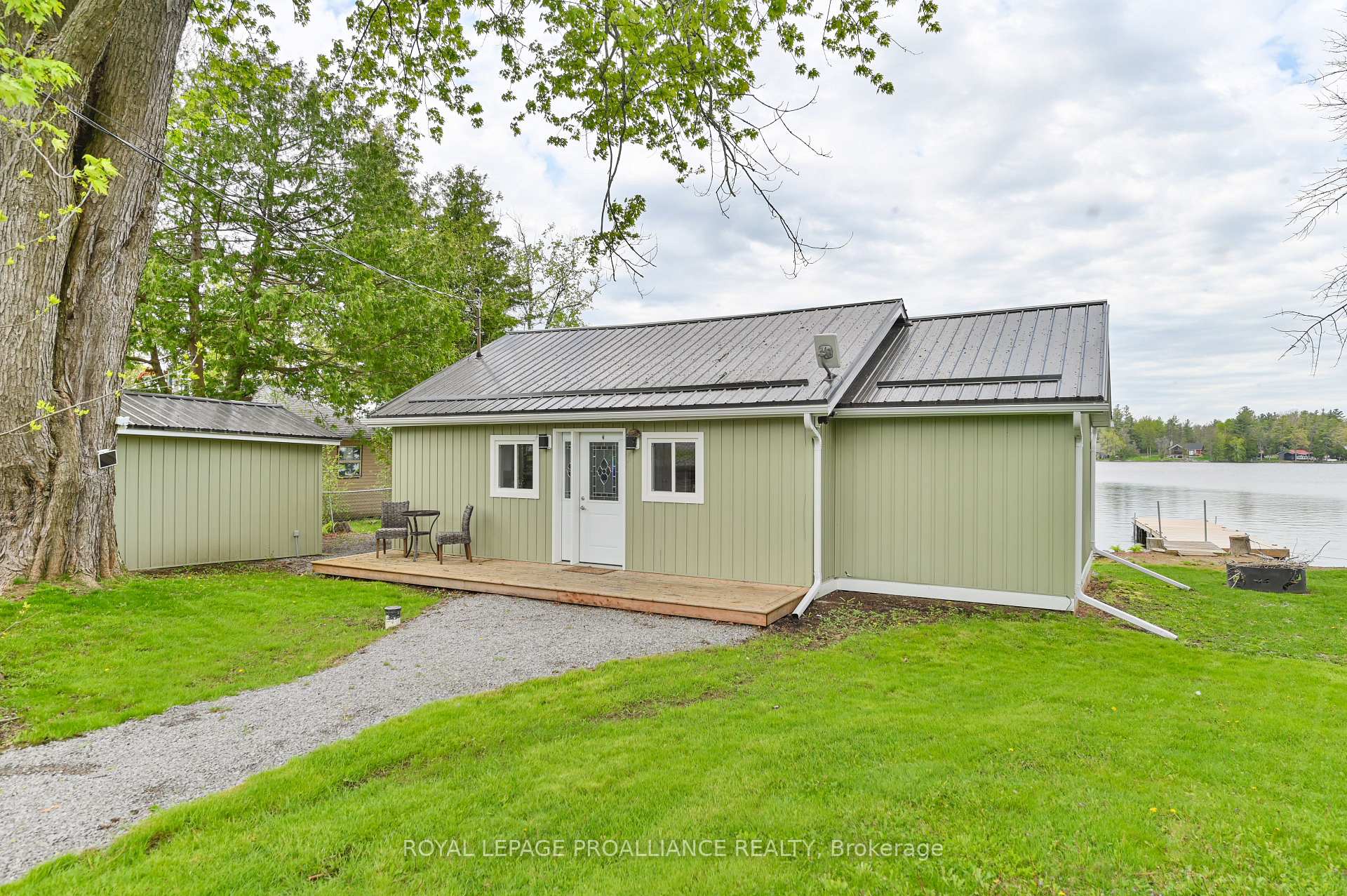 Front of 118 Oak Lake Road