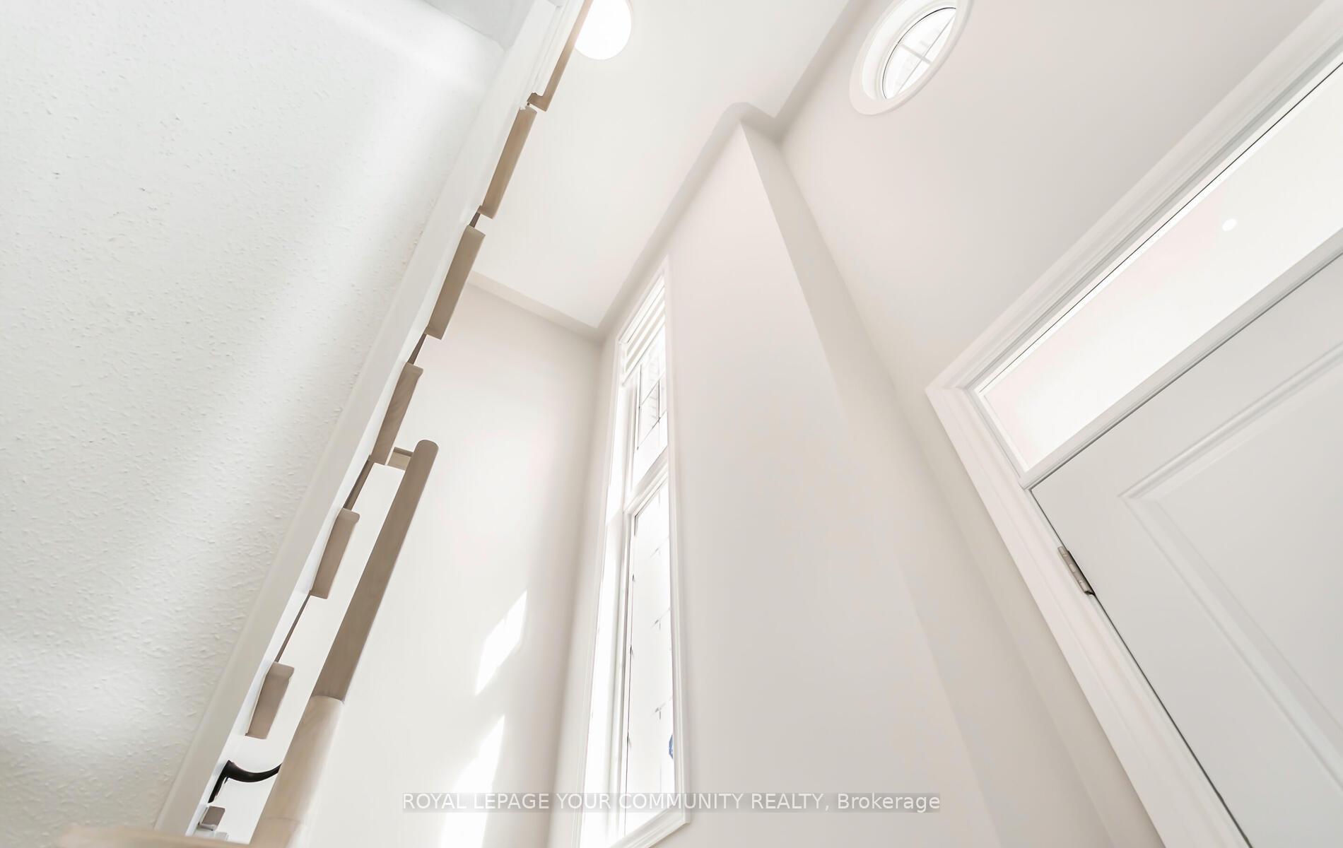 Photo 6 of 76 Beaverbrook Crescent, Vaughan, Rural Vaughan — HOMEH