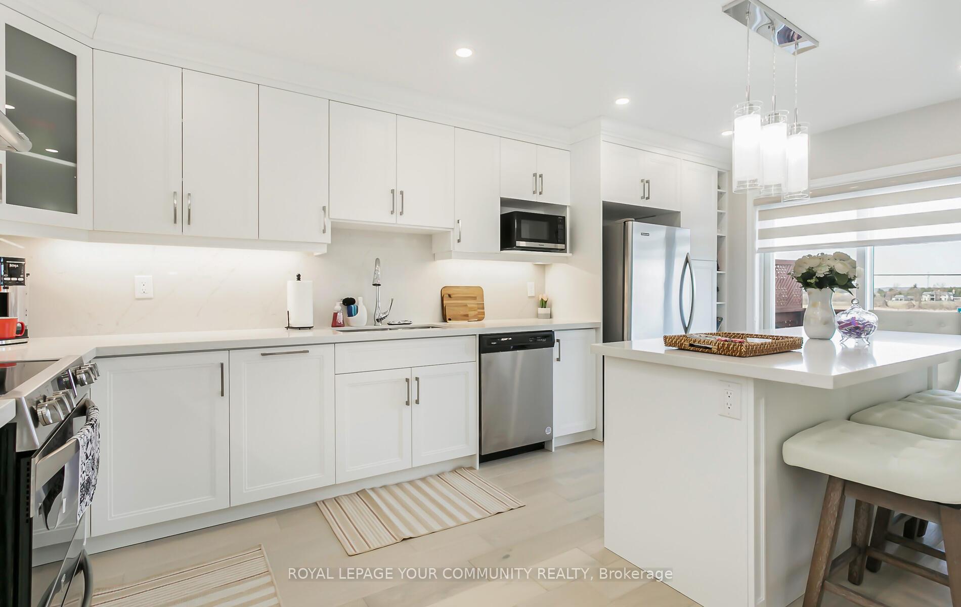 Photo 12 of 76 Beaverbrook Crescent, Vaughan, Rural Vaughan — HOMEH