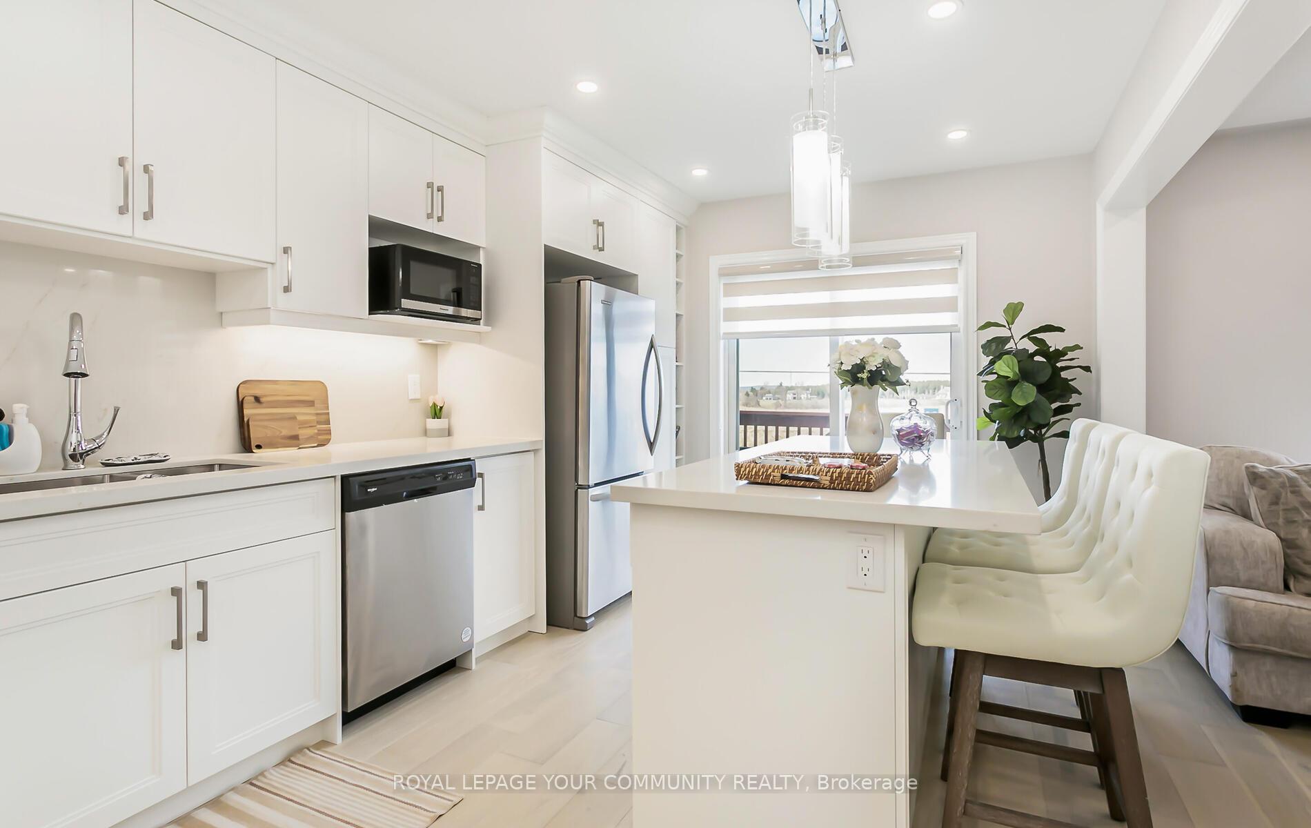 Photo 13 of 76 Beaverbrook Crescent, Vaughan, Rural Vaughan — HOMEH