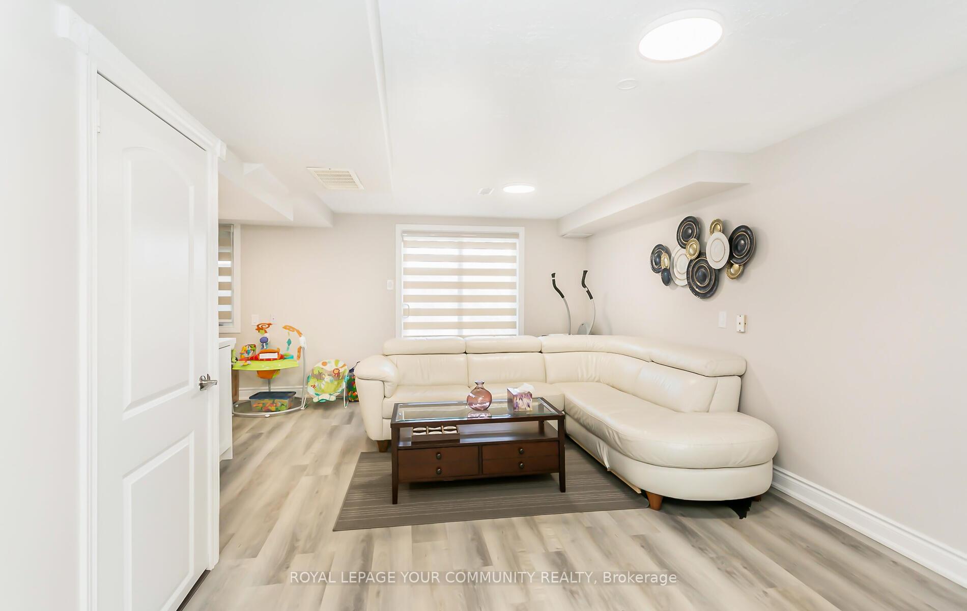 Photo 38 of 76 Beaverbrook Crescent, Vaughan, Rural Vaughan — HOMEH
