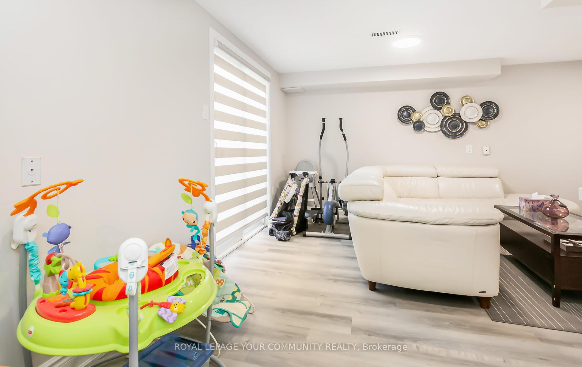 Photo 42 of 76 Beaverbrook Crescent, Vaughan, Rural Vaughan — HOMEH