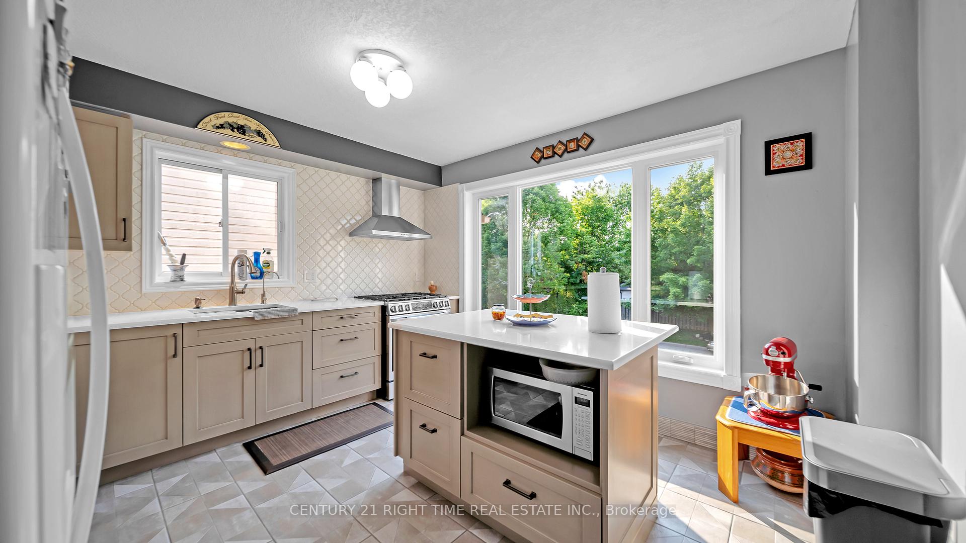 Photo 7 of 679 Keatswood Crescent, Waterloo — HOMEH