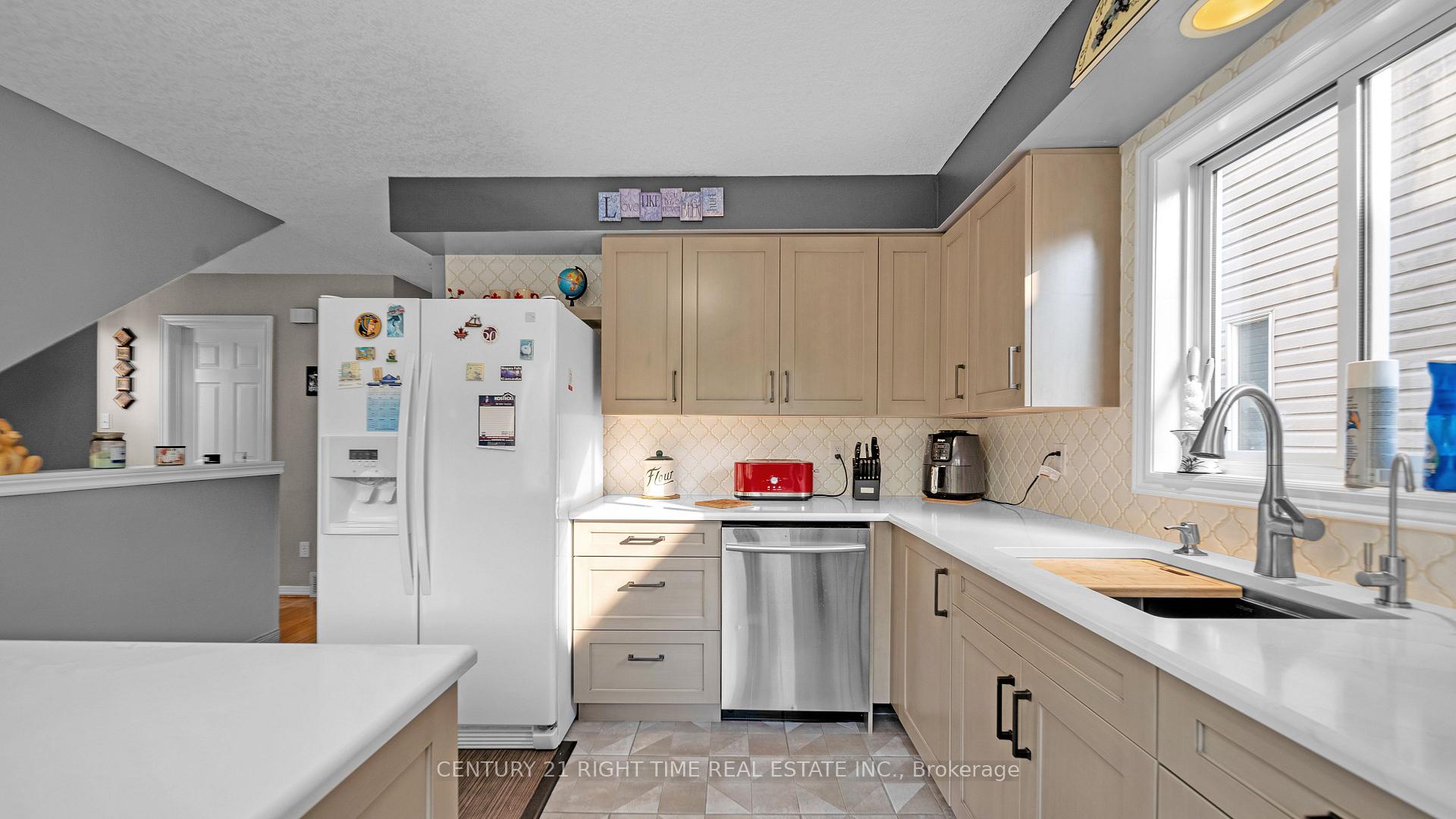 Photo 8 of 679 Keatswood Crescent, Waterloo — HOMEH