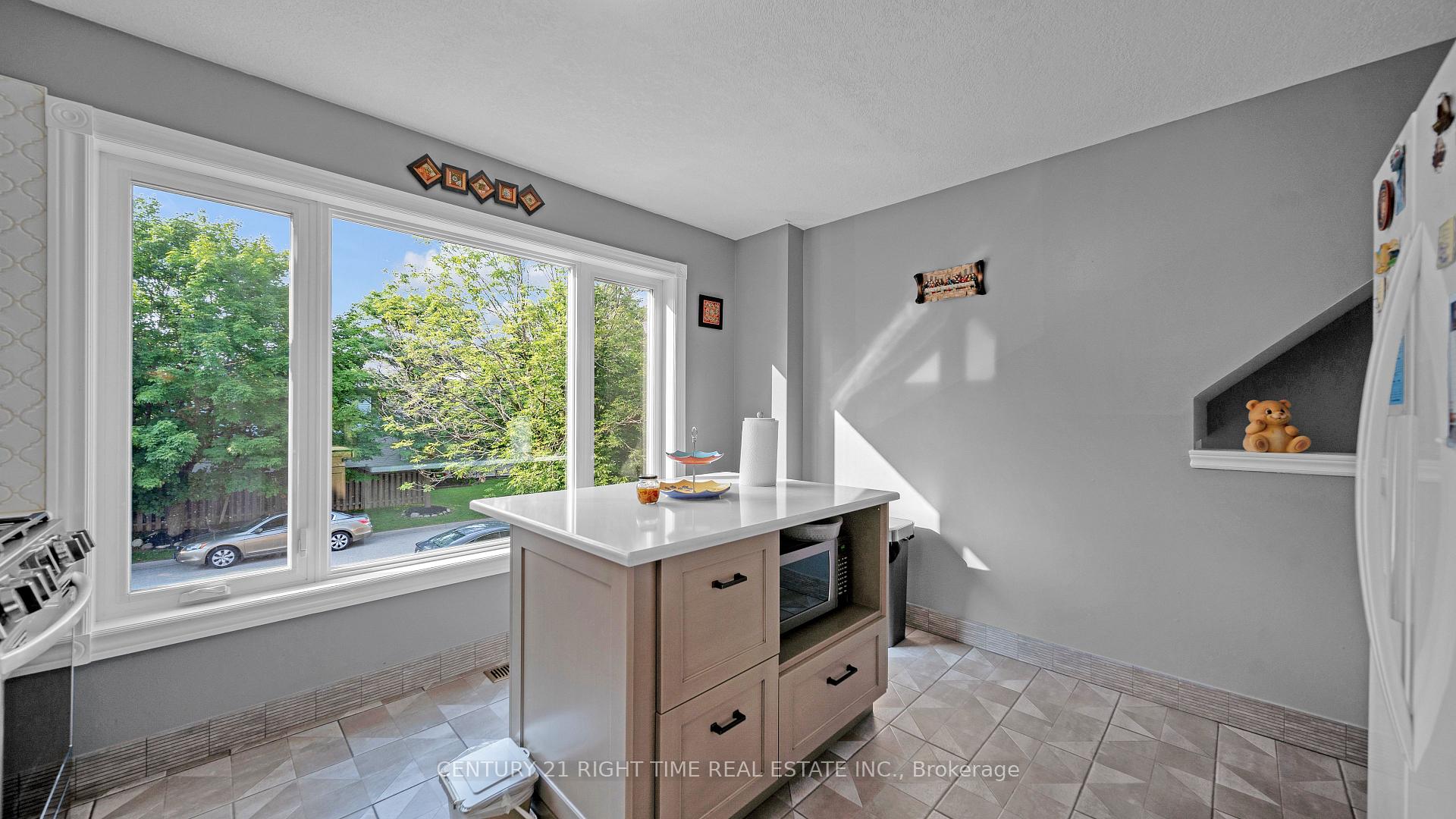 Photo 10 of 679 Keatswood Crescent, Waterloo — HOMEH