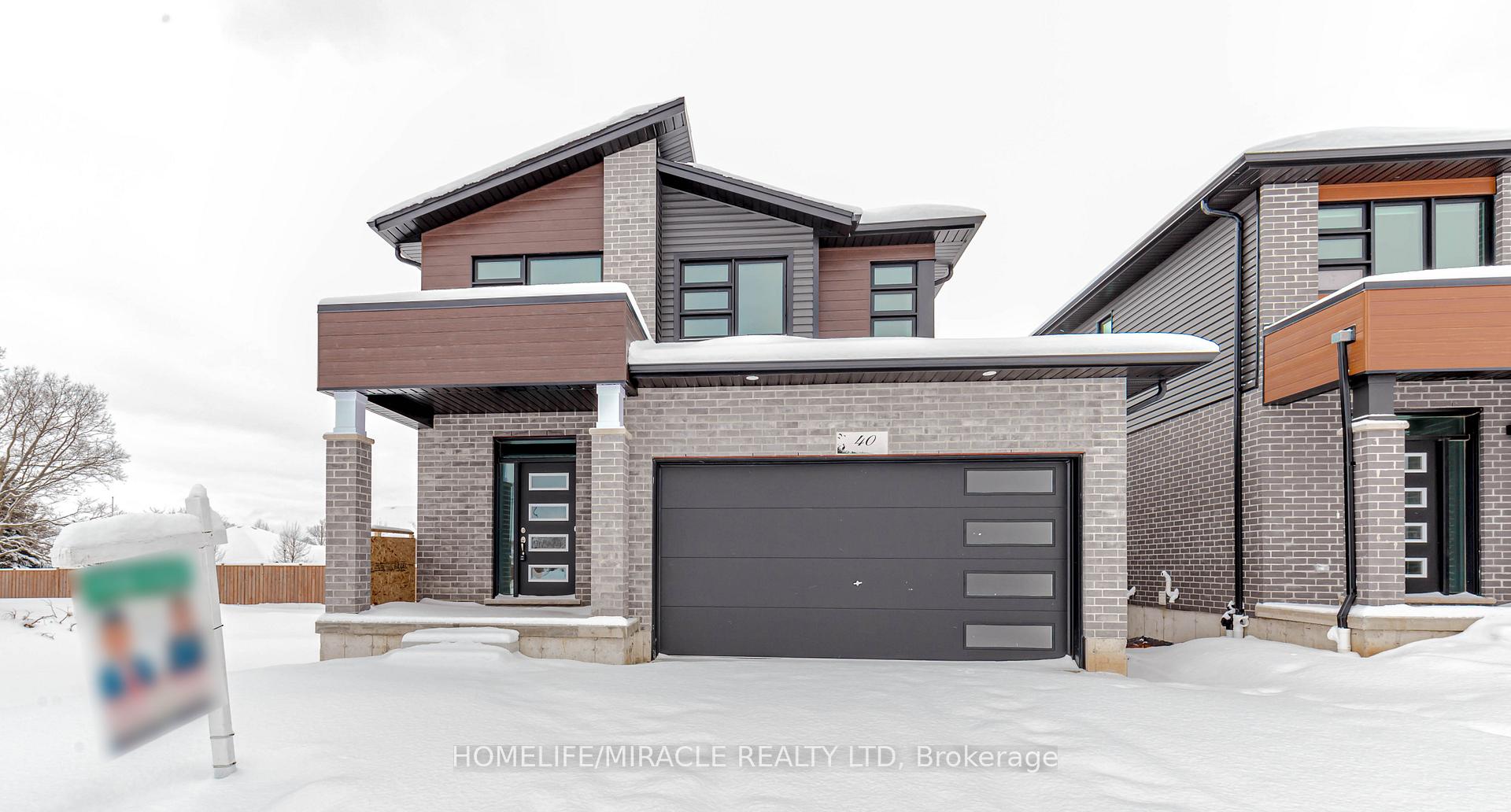 Front of 40 Moon Crescent
