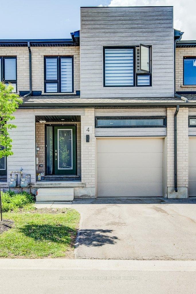Photo 5 of 4 Pony Way, Kitchener — HOMEH