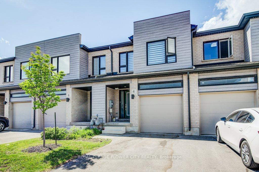 Photo 2 of 4 Pony Way, Kitchener — HOMEH