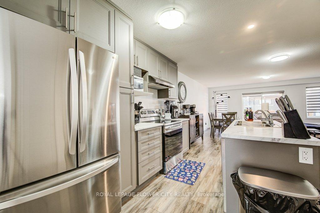 Photo 12 of 4 Pony Way, Kitchener — HOMEH