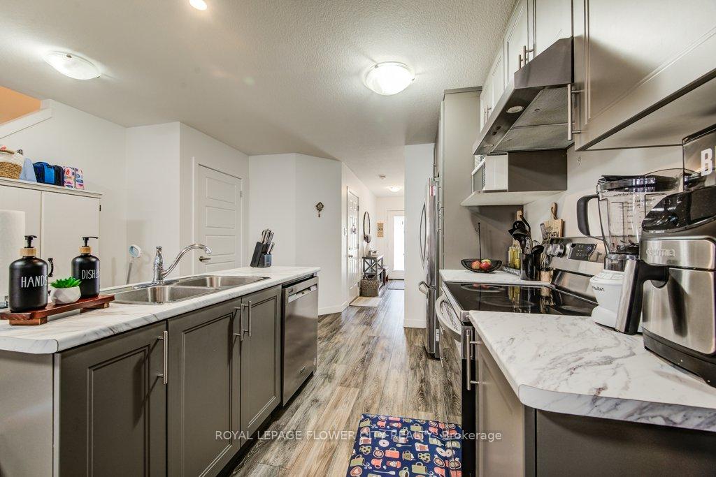 Photo 13 of 4 Pony Way, Kitchener — HOMEH