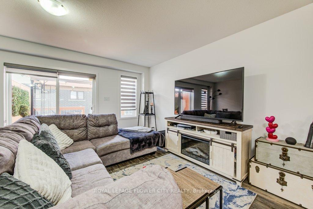 Photo 16 of 4 Pony Way, Kitchener — HOMEH