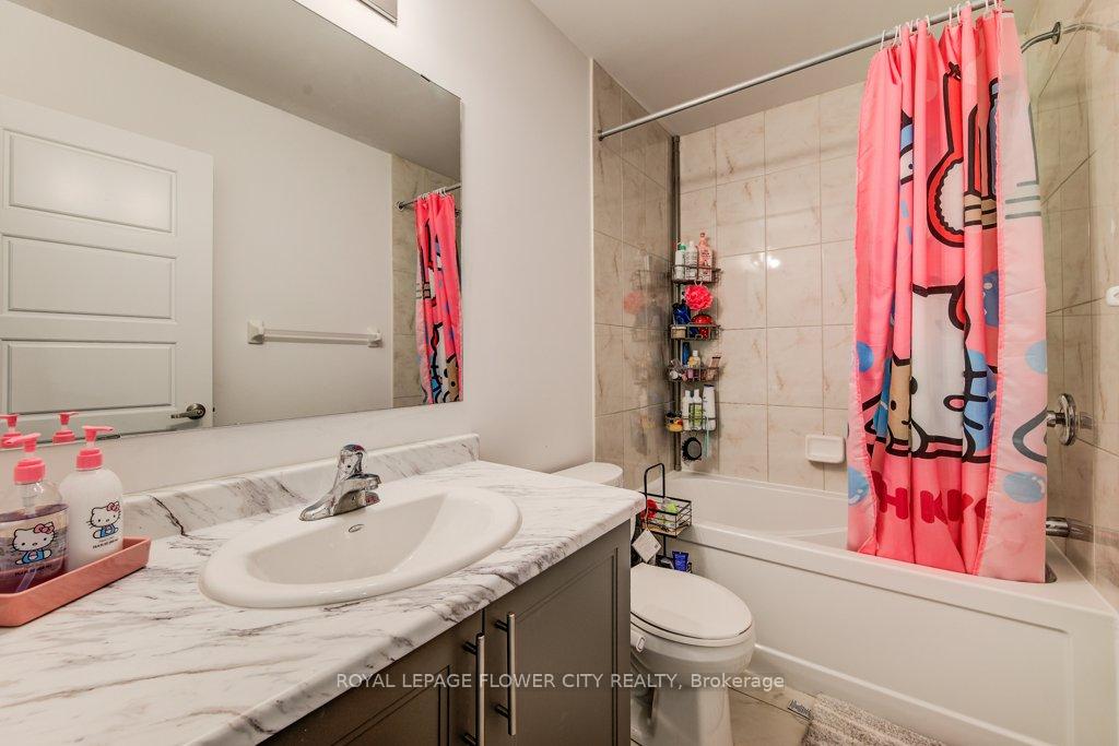 Photo 21 of 4 Pony Way, Kitchener — HOMEH