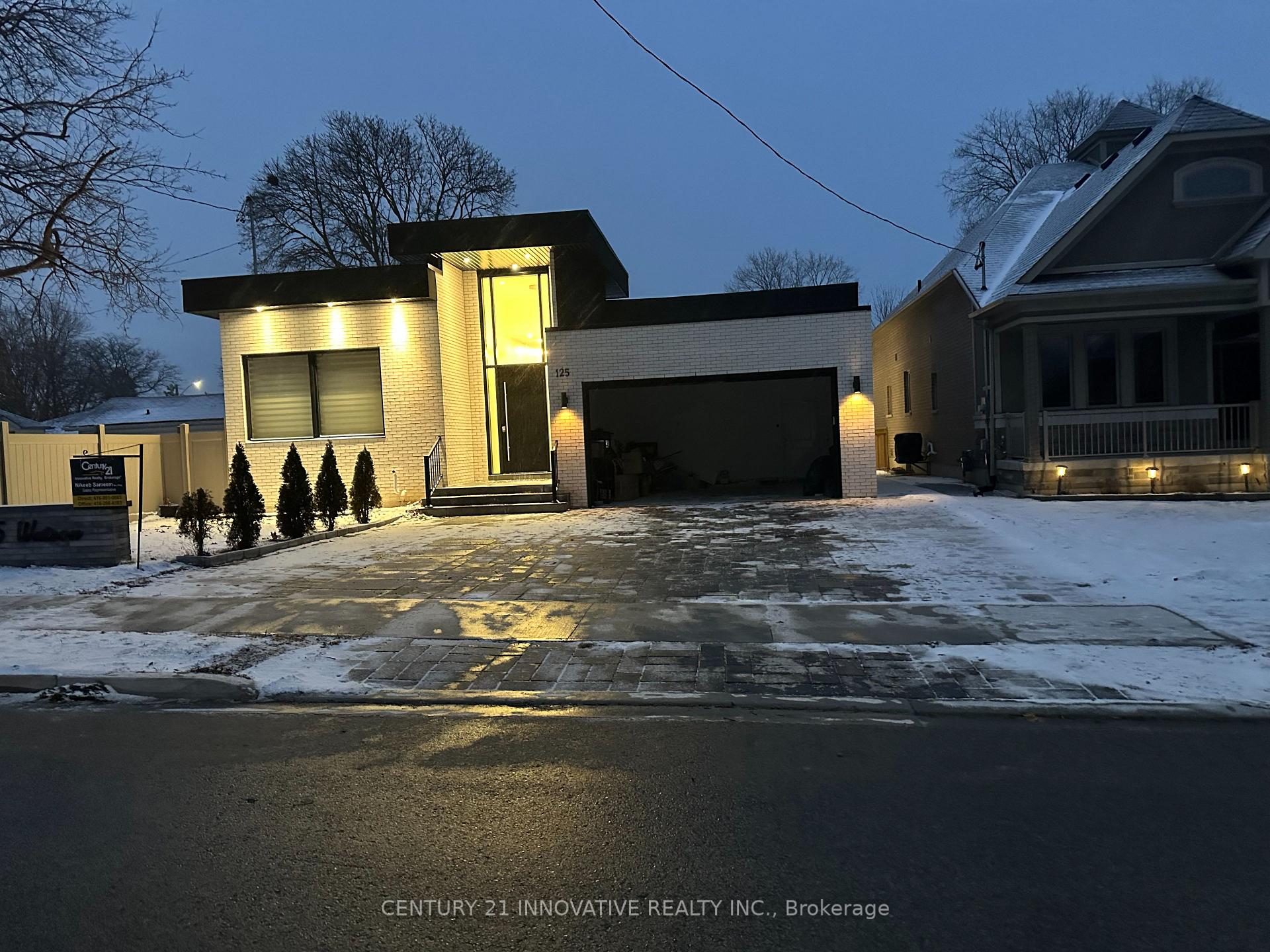 Front of 125 Watson Street E