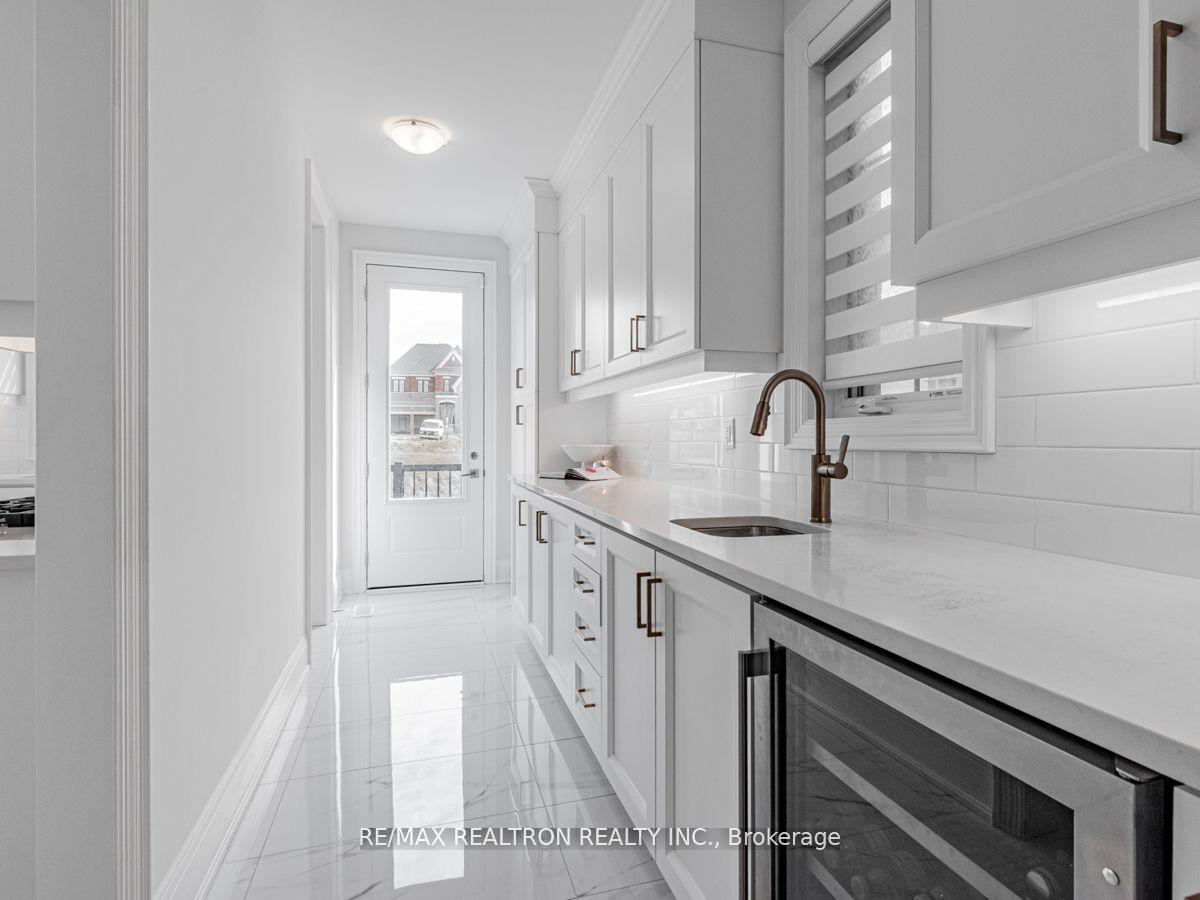 Photo 12 of 13 Winthrop Crescent, Vaughan, Vellore Village — HOMEH
