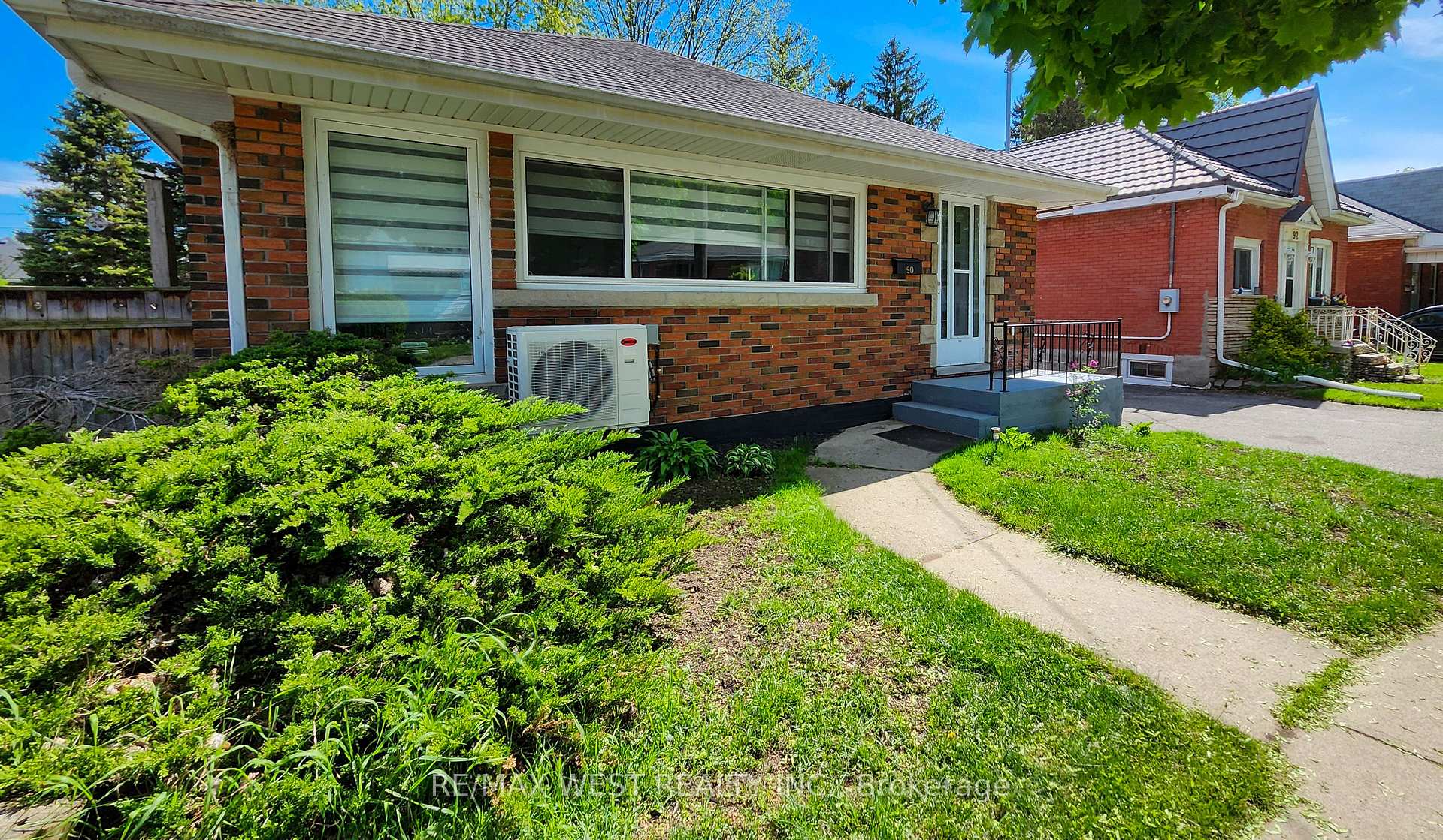 Photo 3 of 90 Strathcona Avenue, Brantford — HOMEH