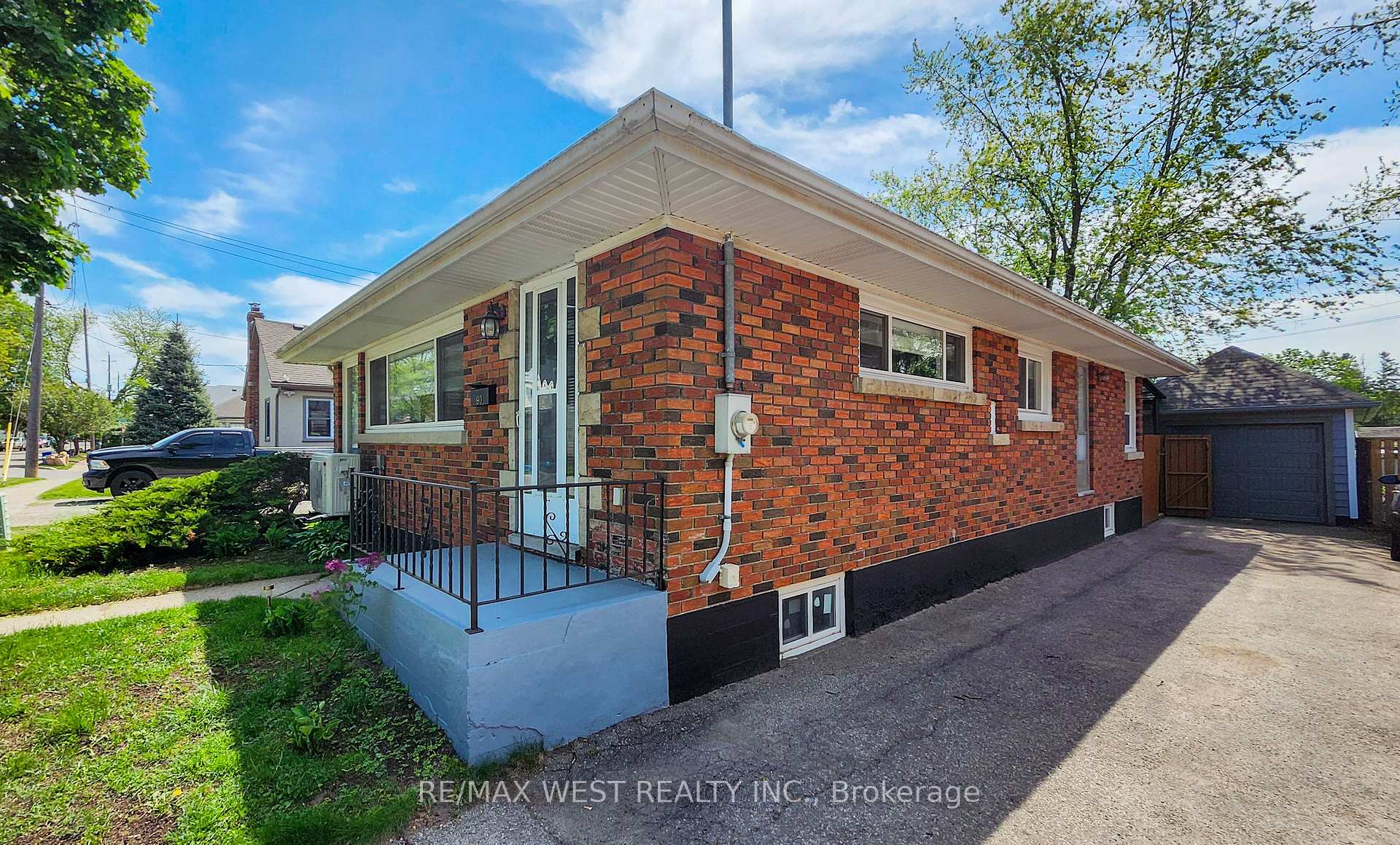 Photo 2 of 90 Strathcona Avenue, Brantford — HOMEH
