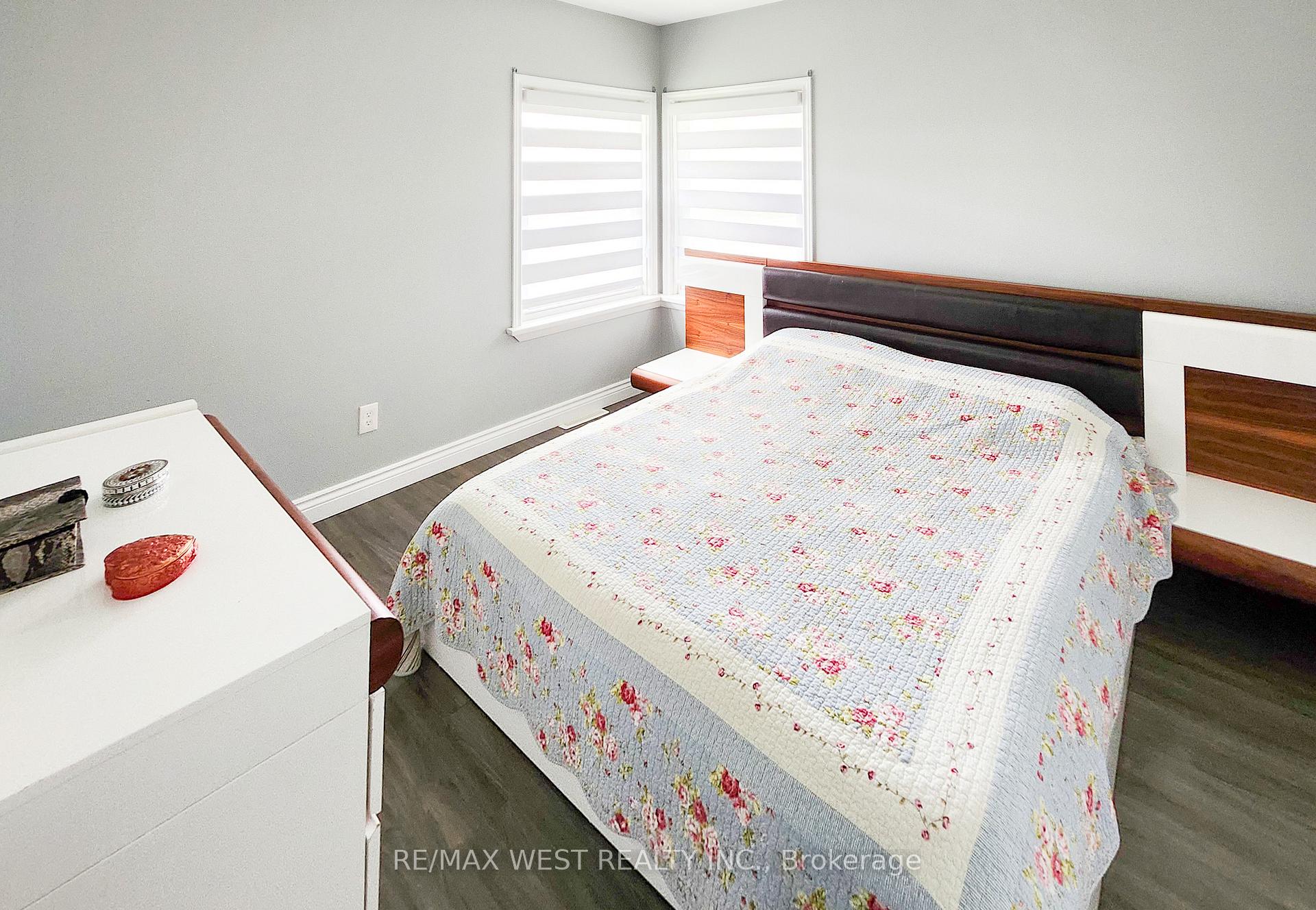 Photo 11 of 90 Strathcona Avenue, Brantford — HOMEH
